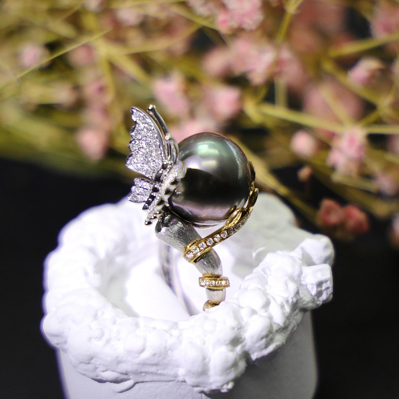 18K White Gold Black Pearl & Diamond Butterfly Ring For Sale 2