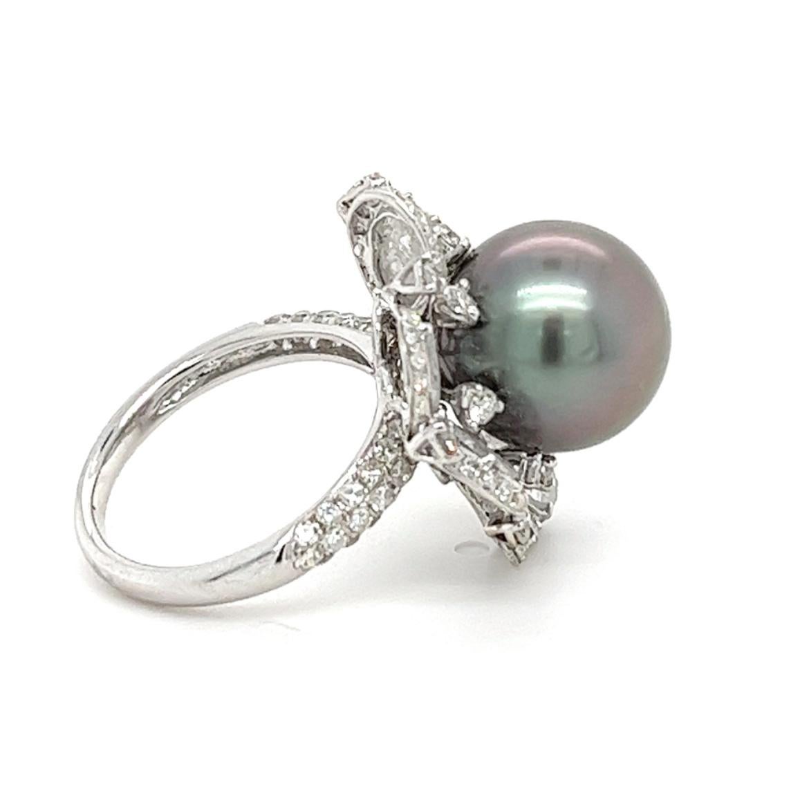 Anello con perla nera in oro bianco 18 carati e diamanti In condizioni Nuovo in vendita a Hong Kong, HK