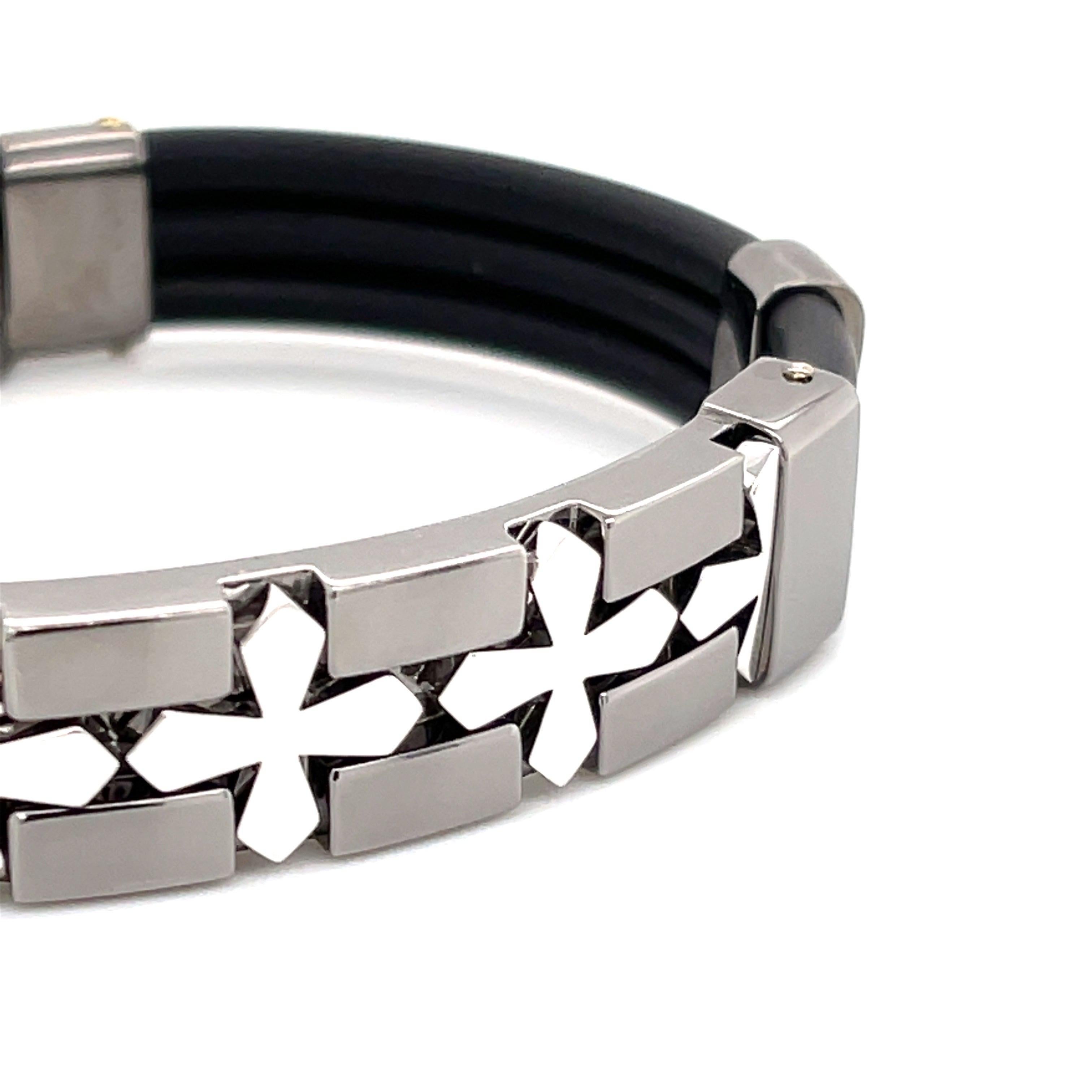 Bracelet à motif de croix en or blanc et rhodium noir 18K Unisexe en vente