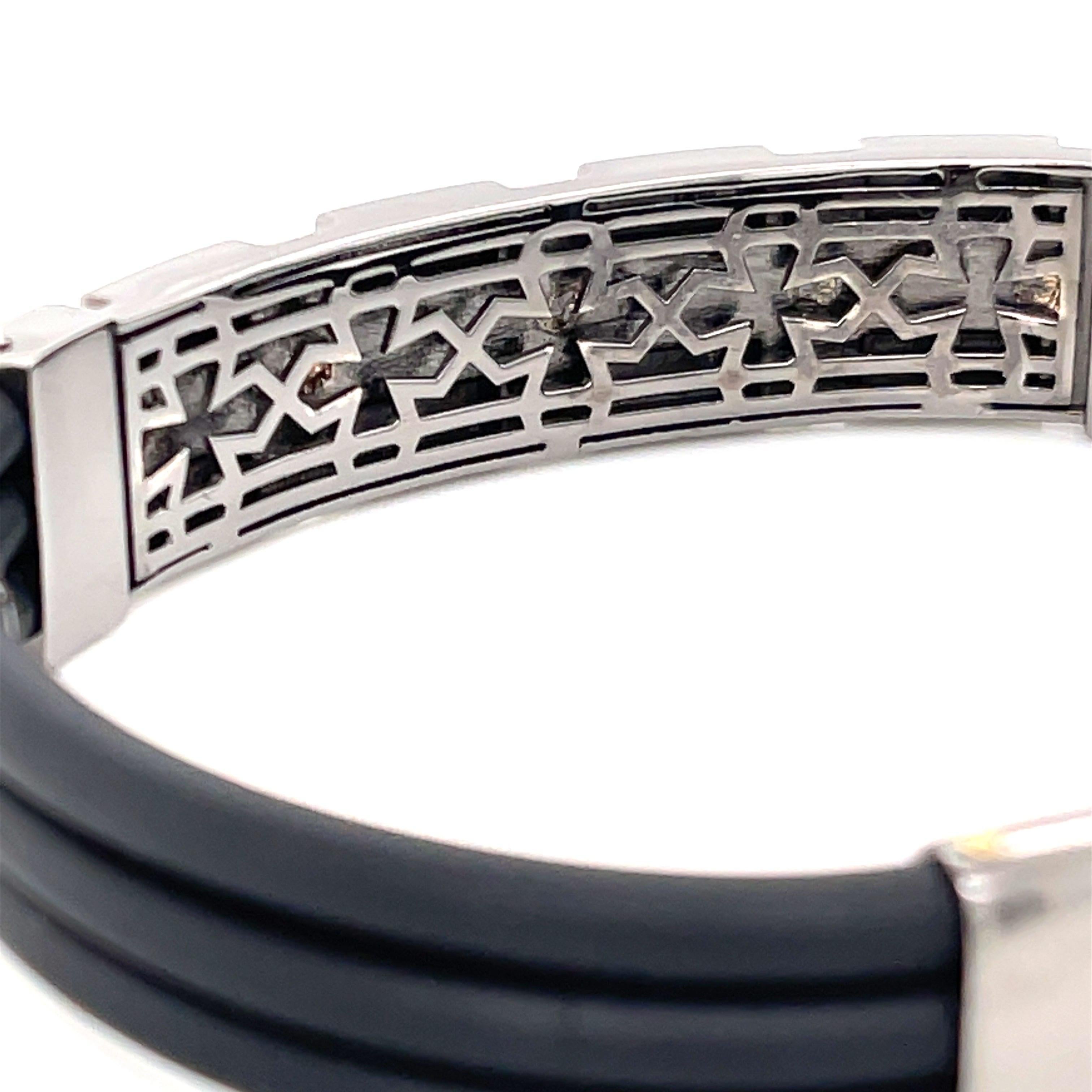 Bracelet à motif de croix en or blanc et rhodium noir 18K en vente 1