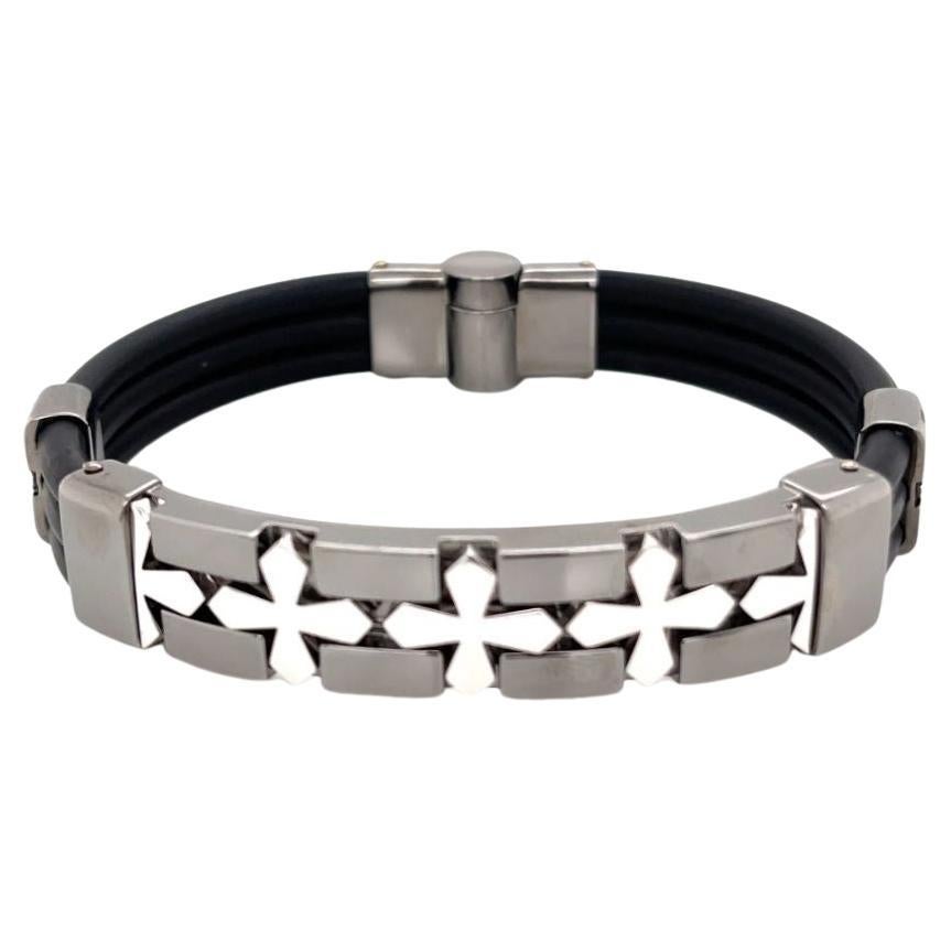 Bracelet à motif de croix en or blanc et rhodium noir 18K en vente