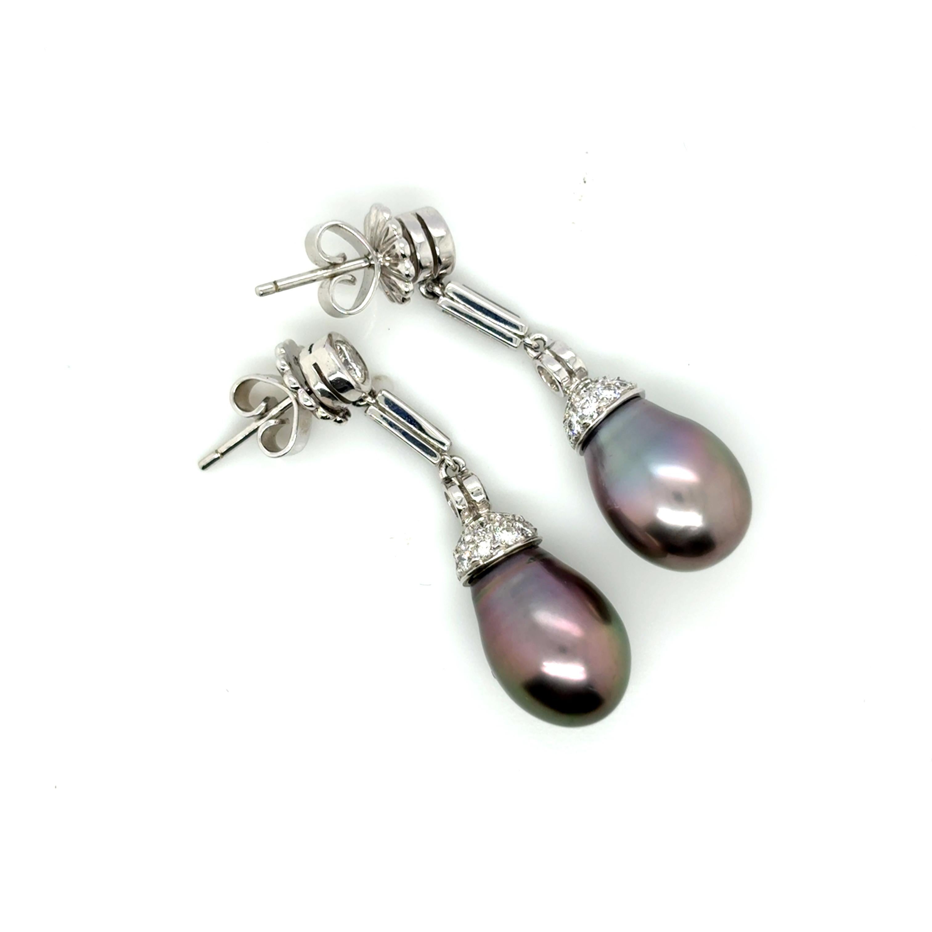 Orecchini in oro bianco 18k con perle nere dei mari del Sud e diamanti 1,91 carati in vendita 2