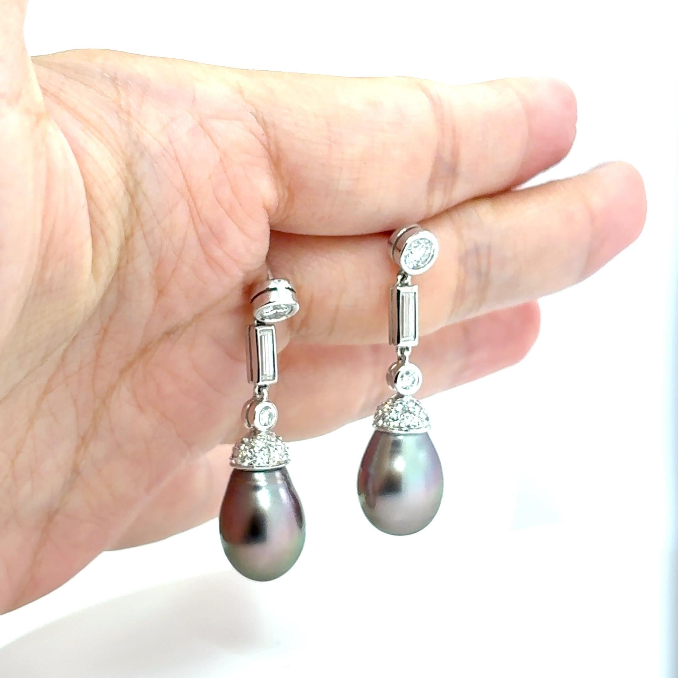 Orecchini in oro bianco 18k con perle nere dei mari del Sud e diamanti 1,91 carati in vendita 3