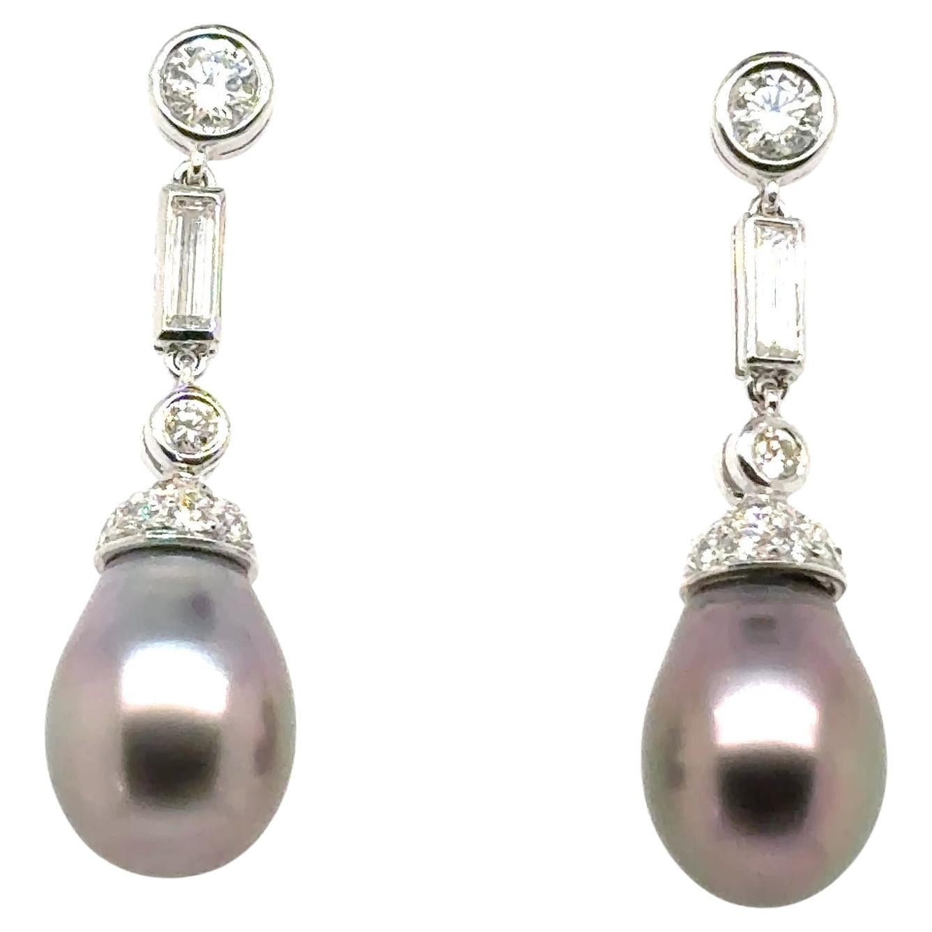 Orecchini in oro bianco 18k con perle nere dei mari del Sud e diamanti 1,91 carati