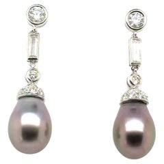 Orecchini in oro bianco 18k con perle nere dei mari del Sud e diamanti 1,91 carati