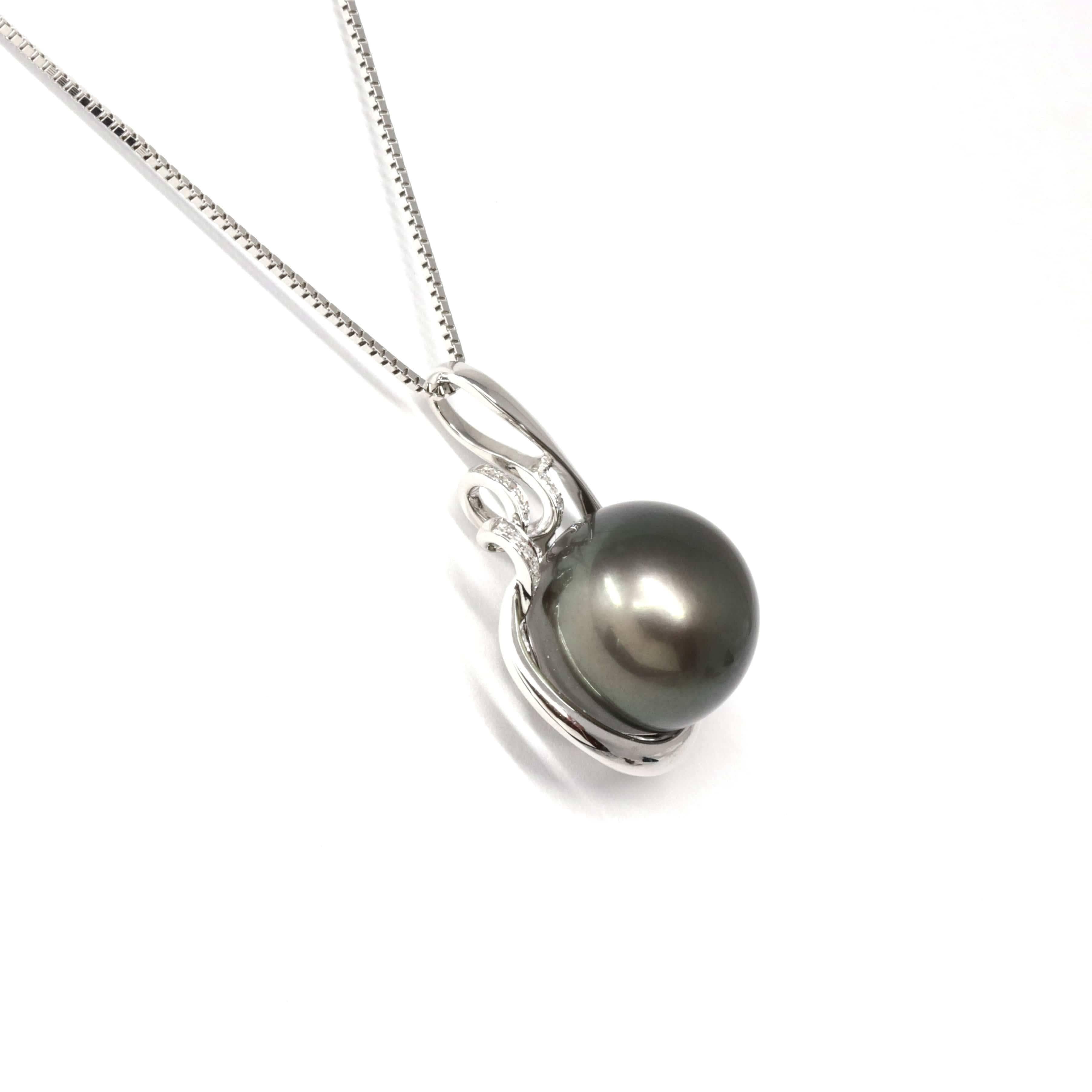 Artist 18k White Gold Black Tahitian South Sea Cultured Pearl AAA & Diamonds Necklace For Sale