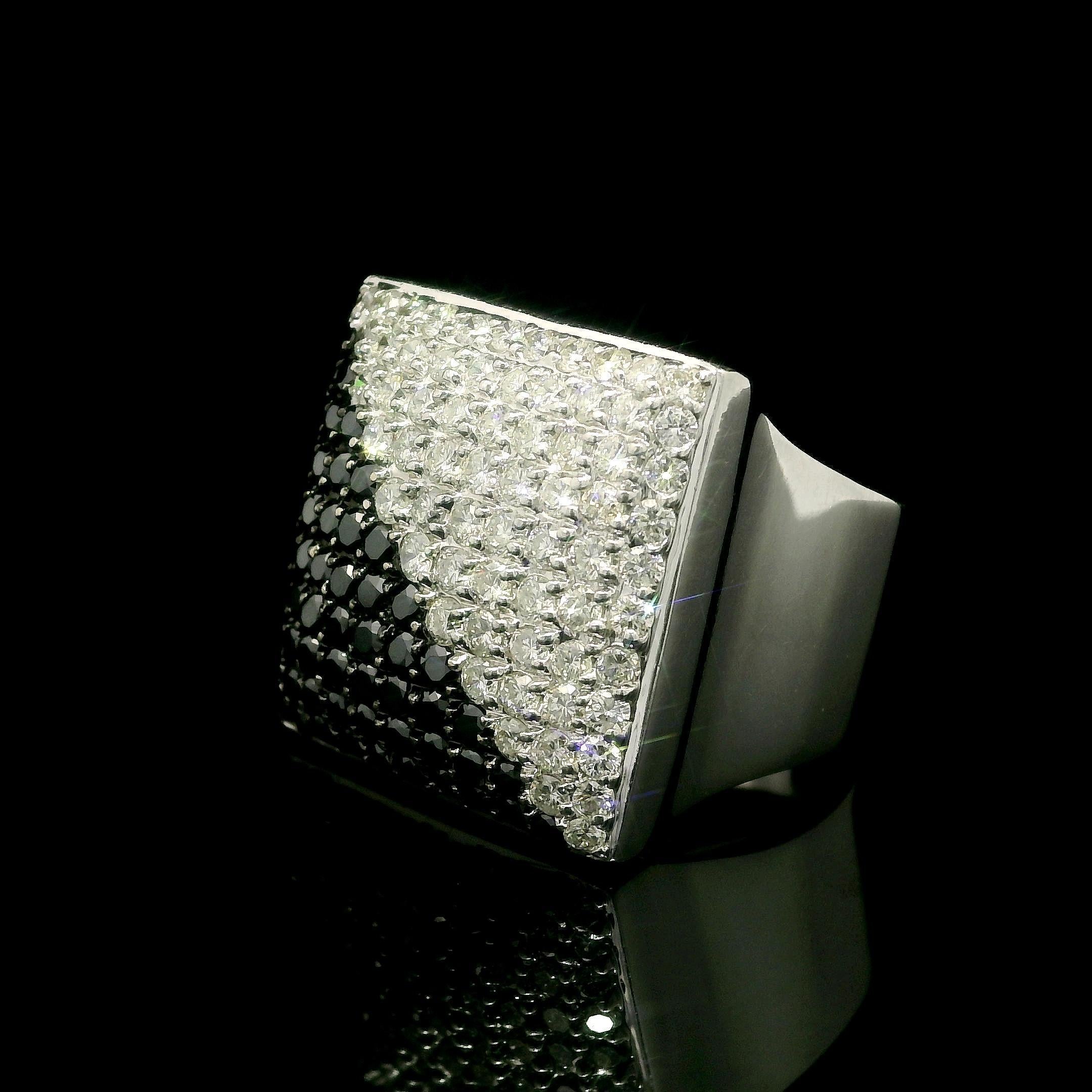 Anello con piatto largo e geometrico Yang Yang in oro bianco e nero con diamanti bianchi e neri 18 carati In condizioni ottime in vendita a Montclair, NJ