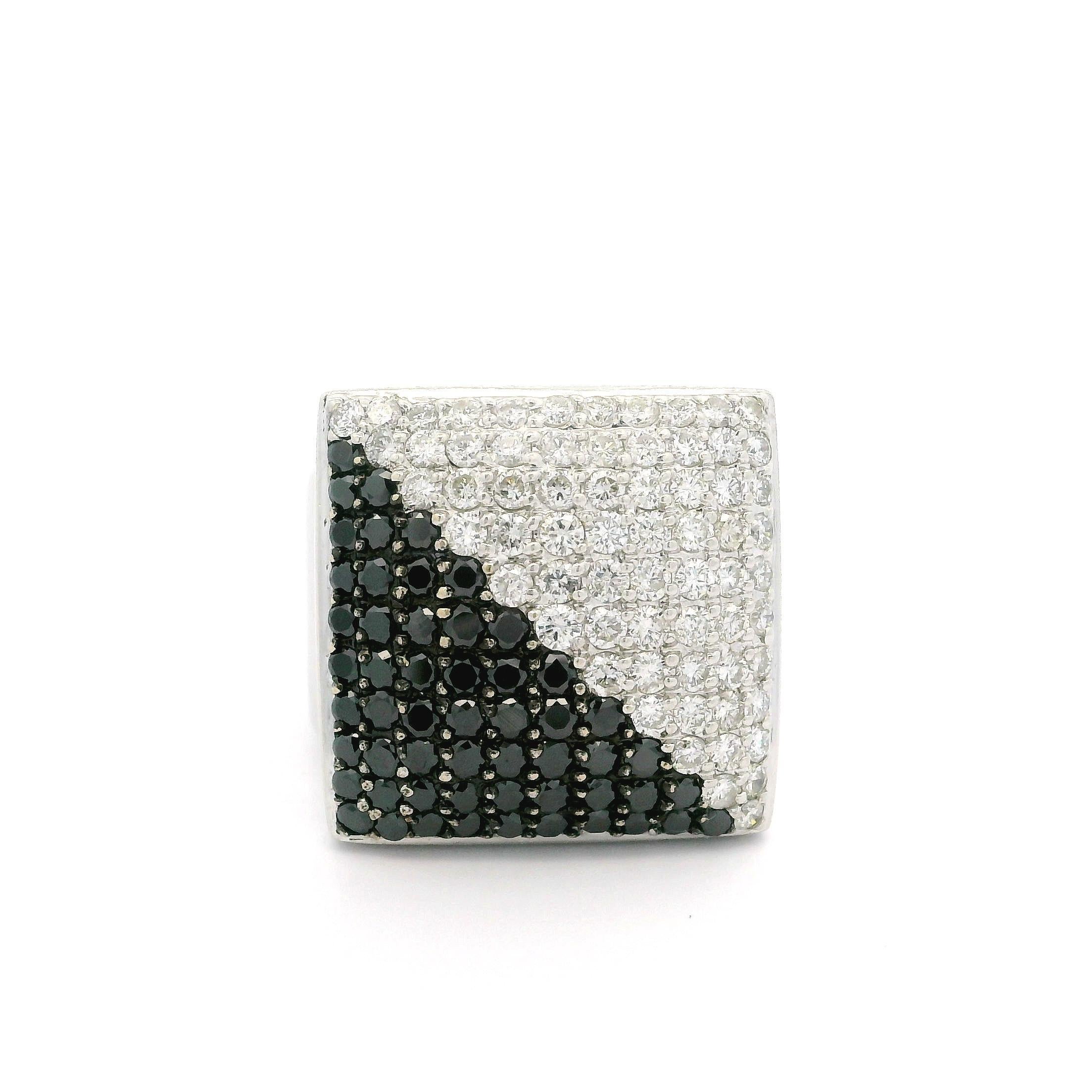 Anello con piatto largo e geometrico Yang Yang in oro bianco e nero con diamanti bianchi e neri 18 carati in vendita 4