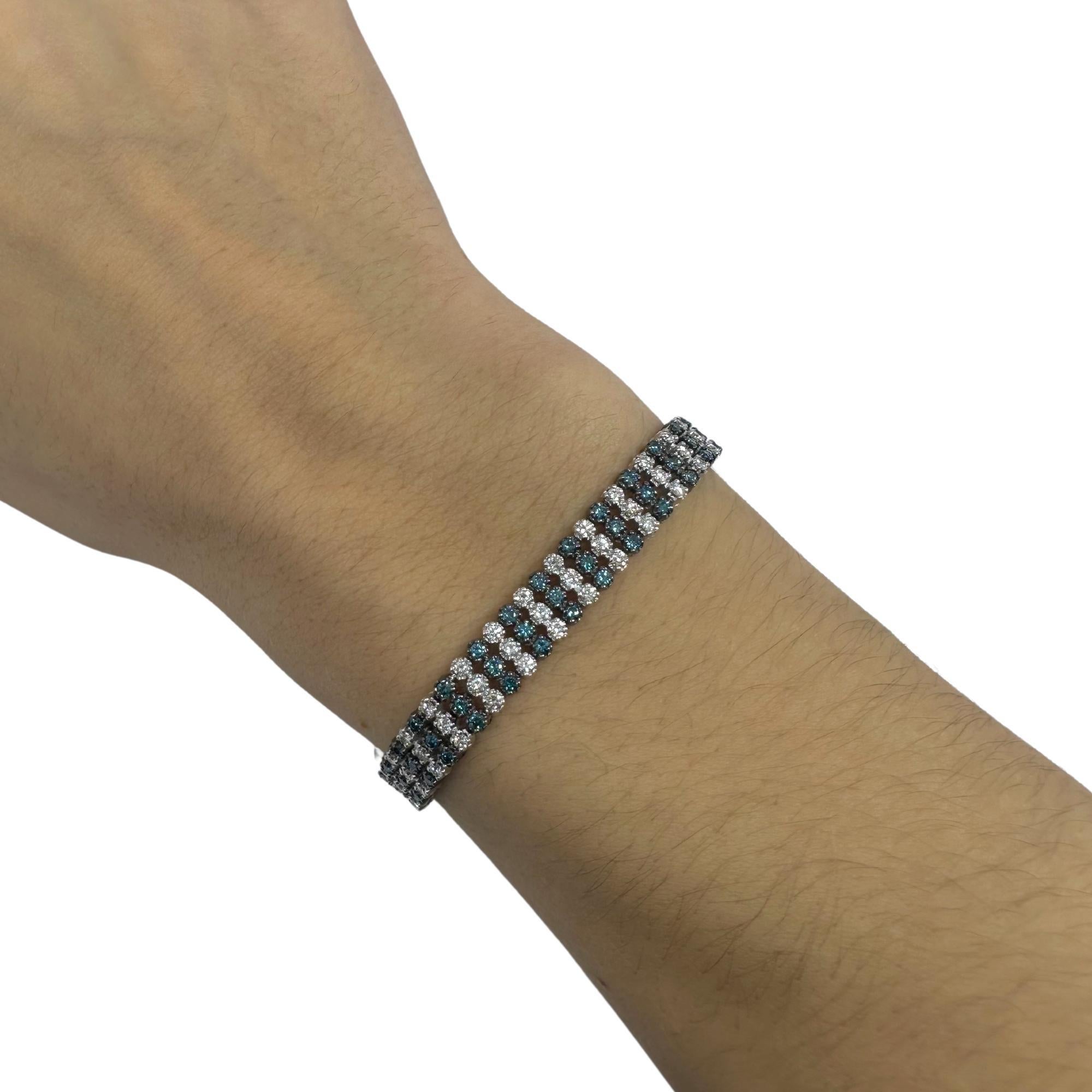 Round Cut 18k White Gold Blue and White Diamond Bracelet For Sale