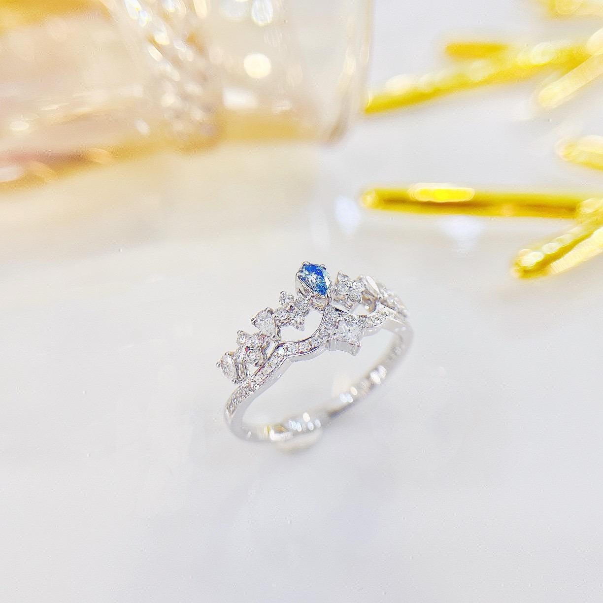 18K White Gold Blue Diamond Crown Ring with Diamonds

1 Blue Diamond - 0.10 CT
Diamonds - 0.41 CT

18K Gold - 2.78 GM