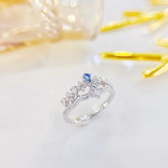 Anillo Corona Diamante Azul Oro Blanco 18K con Diamantes