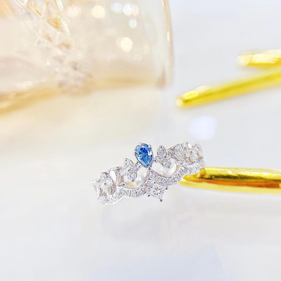 Women's or Men's 18K White Gold Blue Diamond Crown Ring with Diamonds For Sale