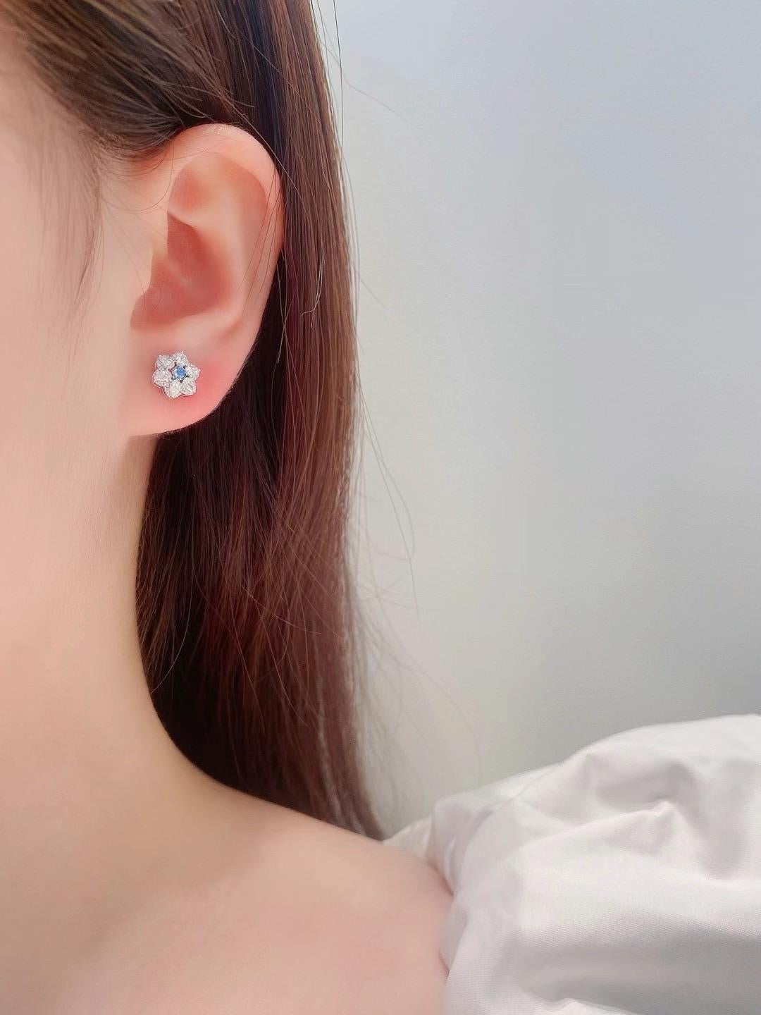 Women's or Men's 18K White Gold Blue Diamond & Diamond Hexagram Stud Earrings For Sale