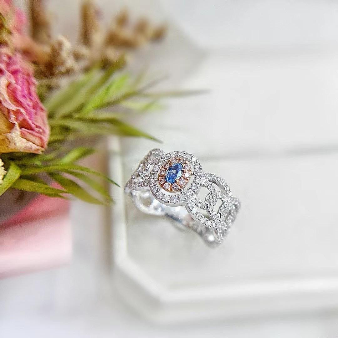Modern 18K White Gold Blue Diamond Lace Ring with Diamonds For Sale