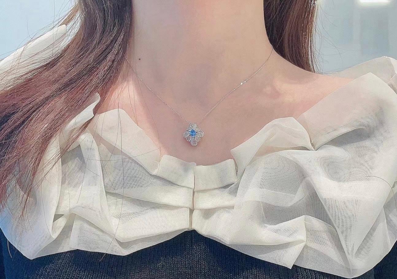 Modern 18K White Gold Blue Diamond & Rose-Cut Diamond Snowflake Necklace For Sale