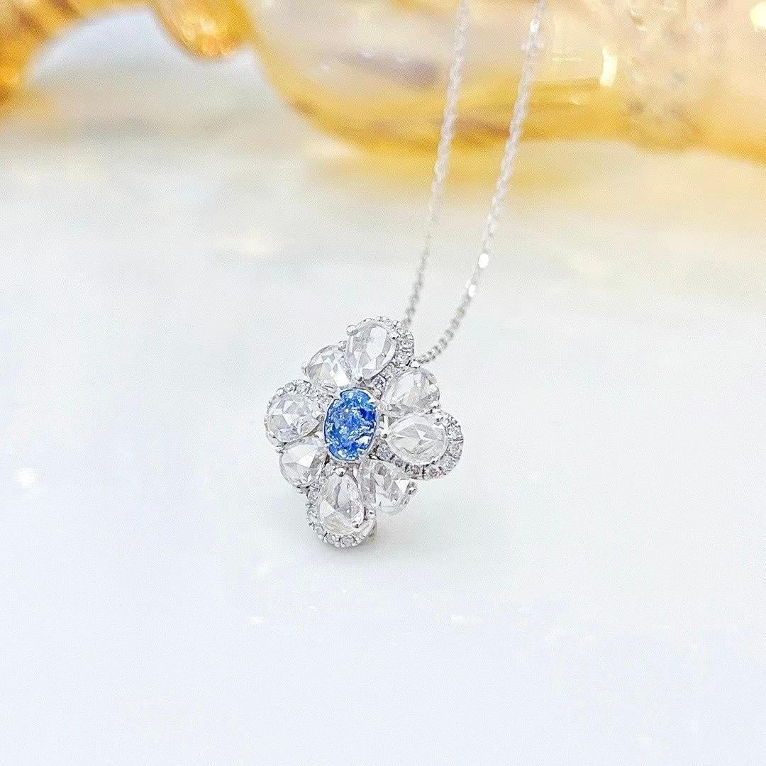 18K White Gold Blue Diamond & Rose-Cut Diamond Snowflake Necklace In New Condition For Sale In Kowloon, HK