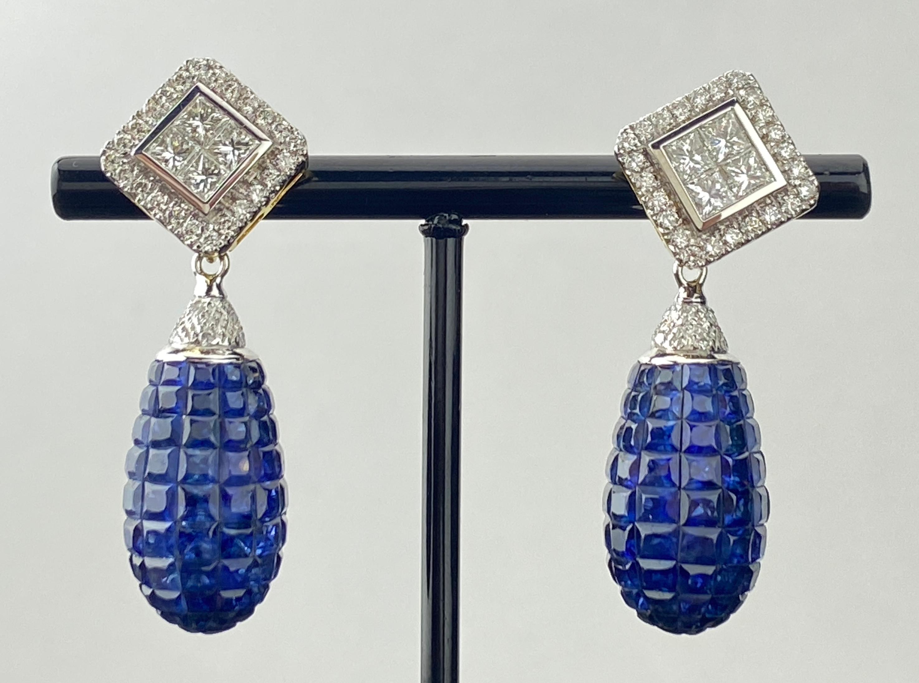 Équilibre frappant entre sophistication et art, ces boucles d'oreilles sont conçues pour captiver. Avec 58,10 carats de saphirs bleus sertis de manière invisible dans une silhouette de goutte sans faille, ils exhalent une riche teinte céleste