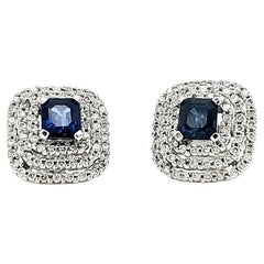 Boucles d'oreilles halo en or blanc 18 carats avec saphir bleu et diamants