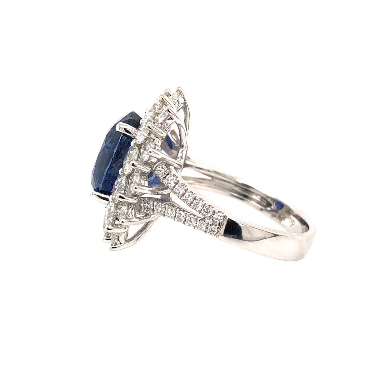 18 Karat White Gold Blue Sapphire and Diamond Ring In New Condition For Sale In New York, NY