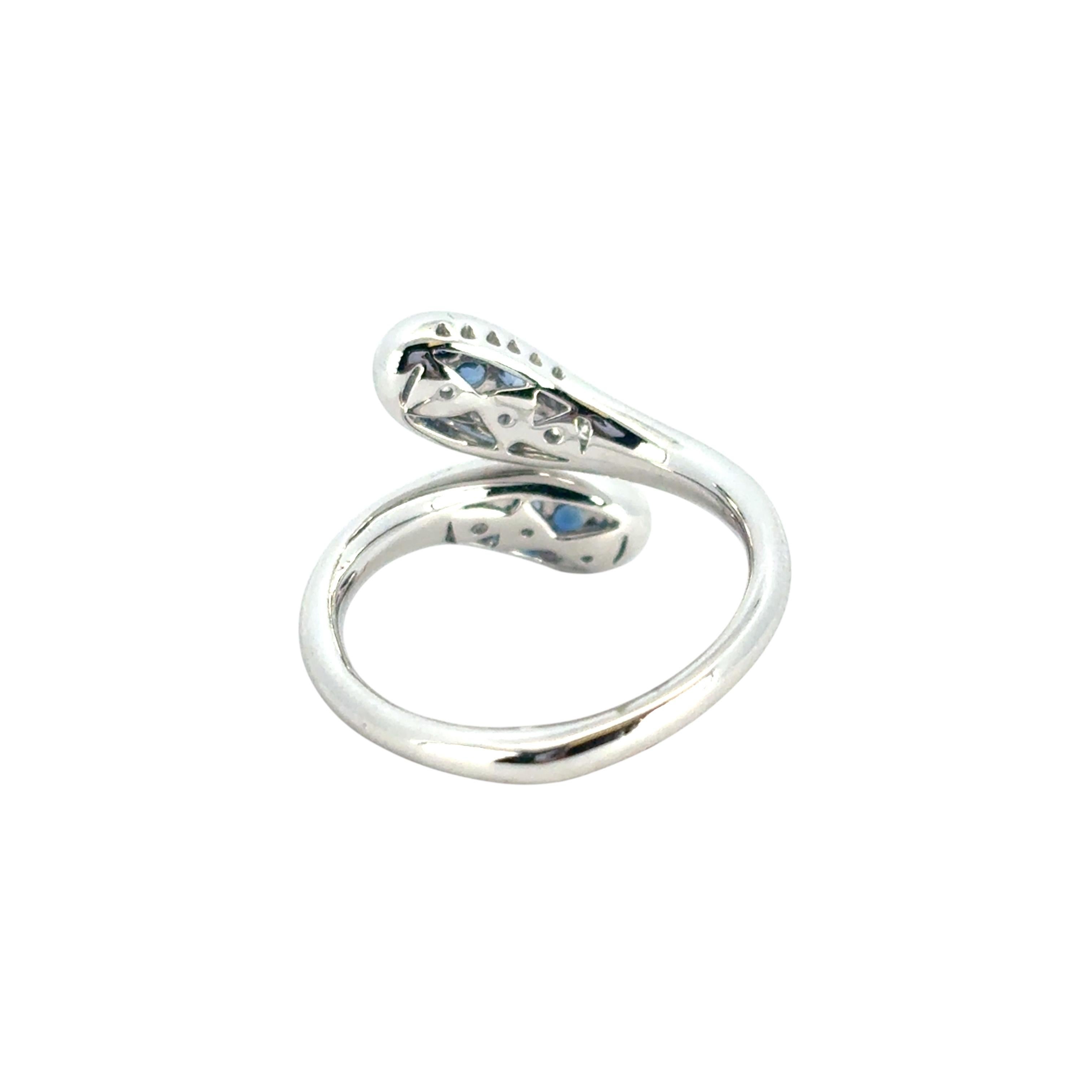 Anello a serpente con zaffiro blu e diamante in oro bianco 18 carati In condizioni ottime in vendita a Boca Raton, FL