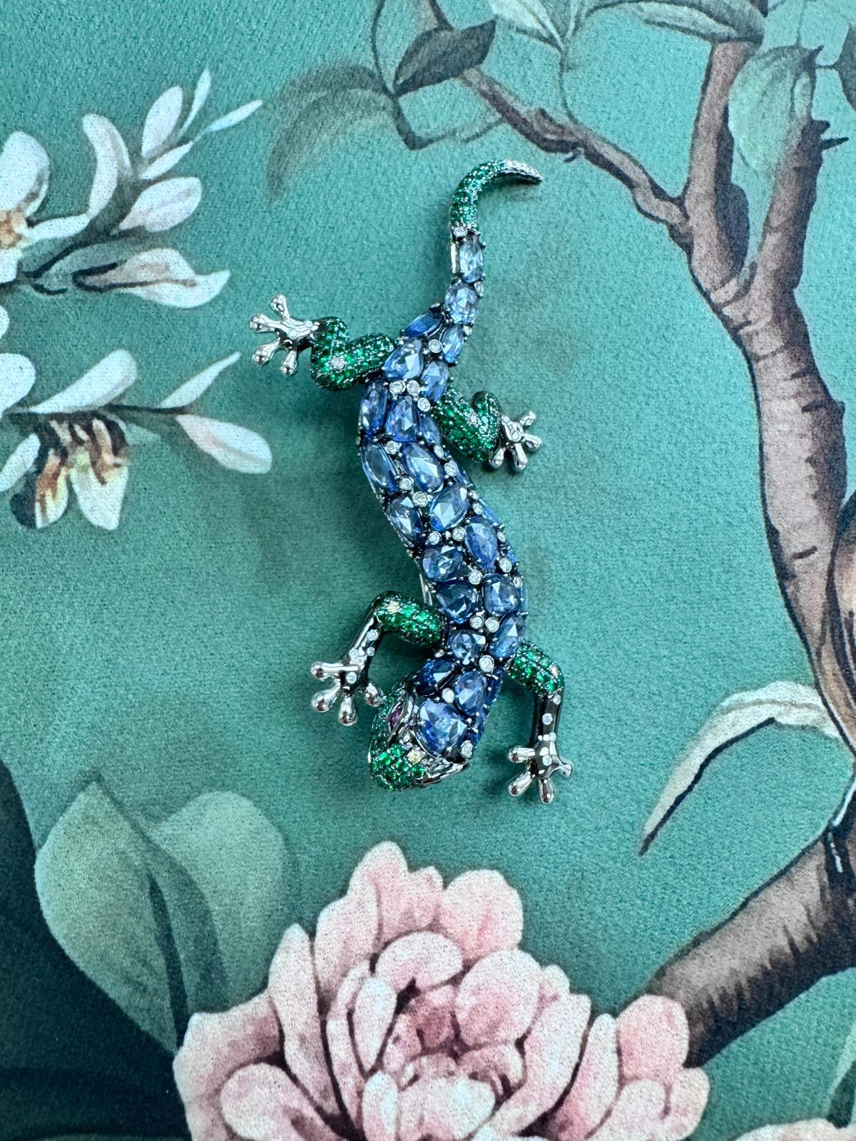 Women's 18K White Gold Blue Sapphire and Green Garnet Gecko Brooch For Sale