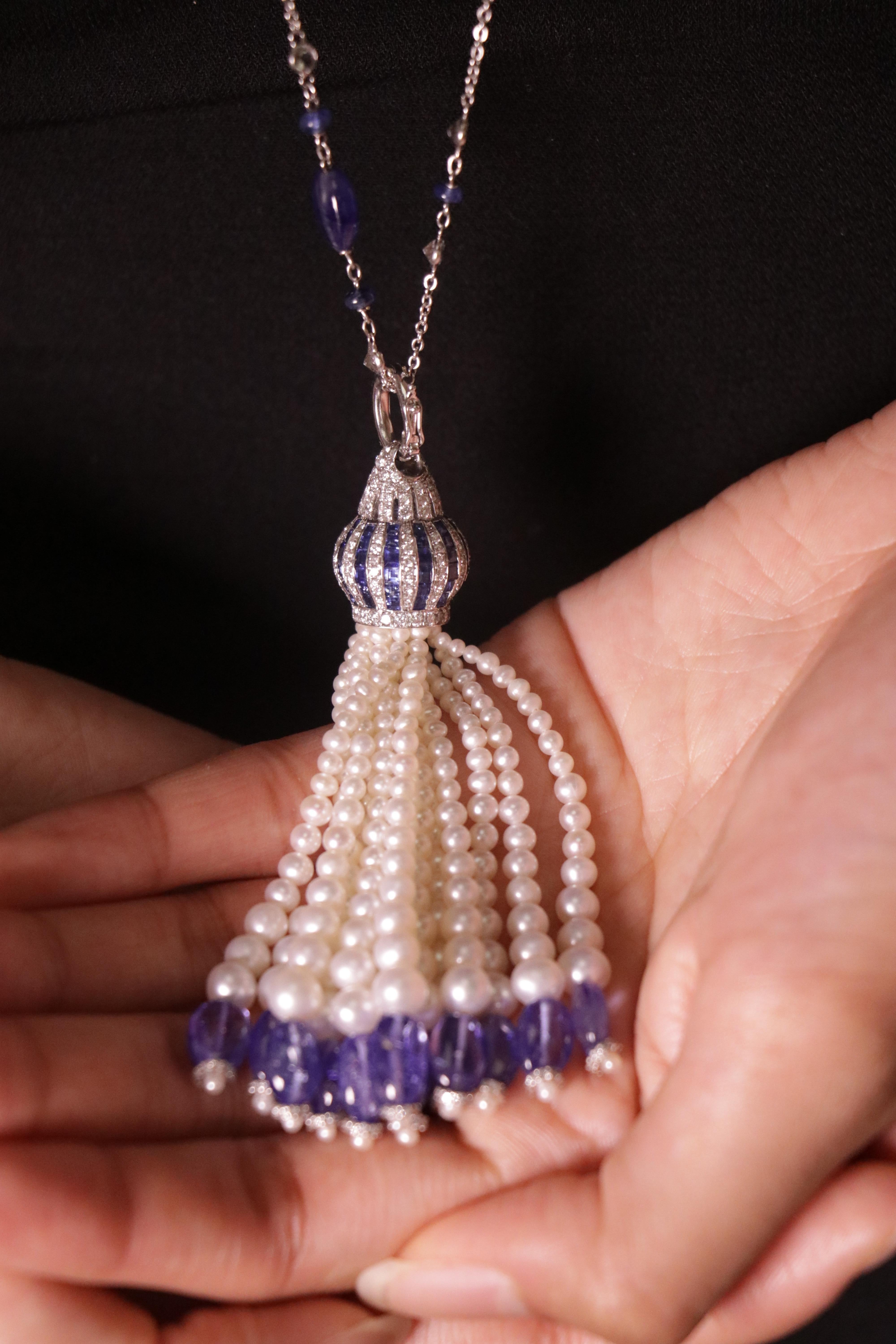 Zafiro Azul de Oro Blanco de 18k Cts 32.42 Tanzanita con Diamante y Borla de Perlas en venta 1