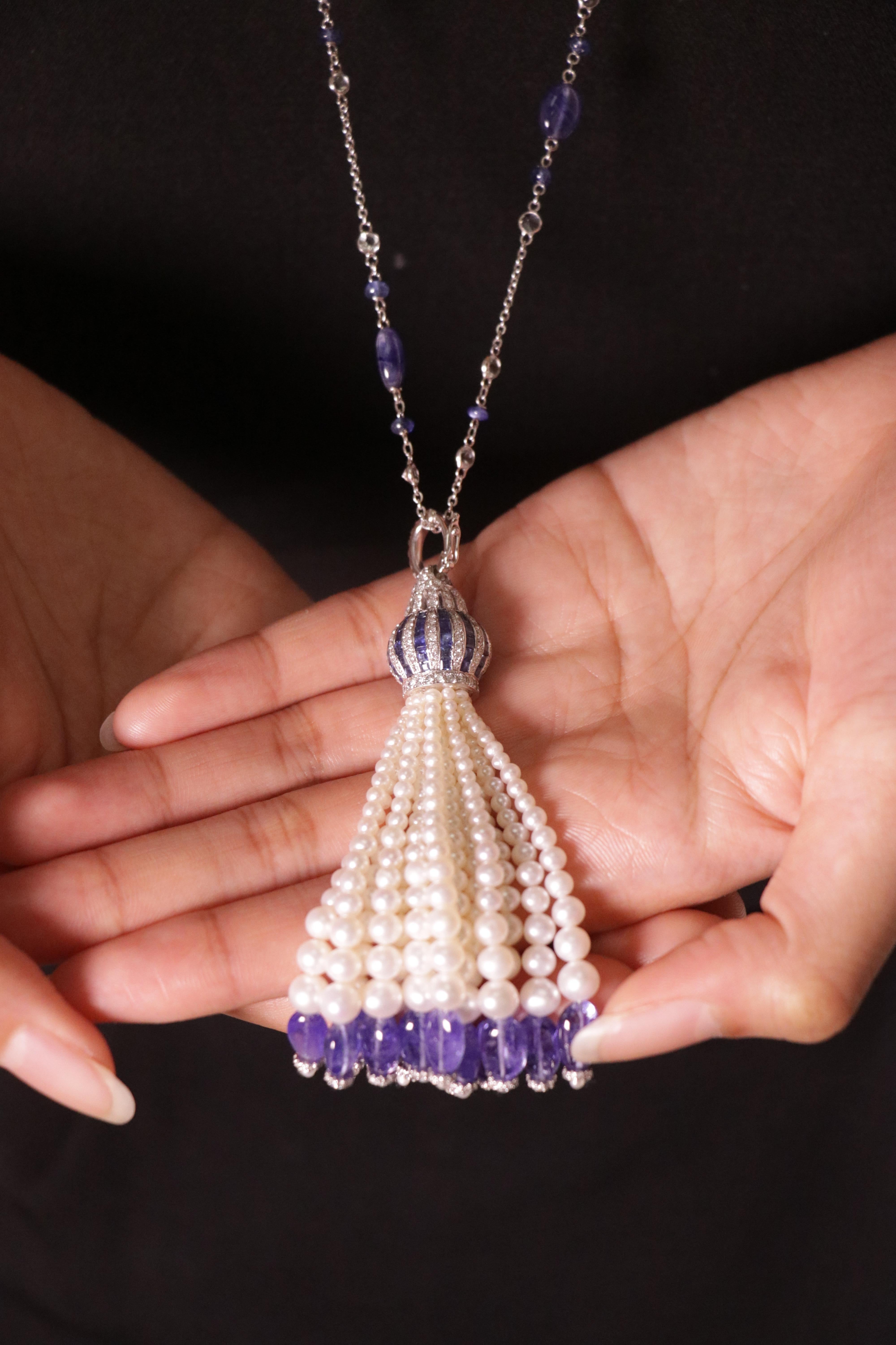 Zafiro Azul de Oro Blanco de 18k Cts 32.42 Tanzanita con Diamante y Borla de Perlas en venta 3