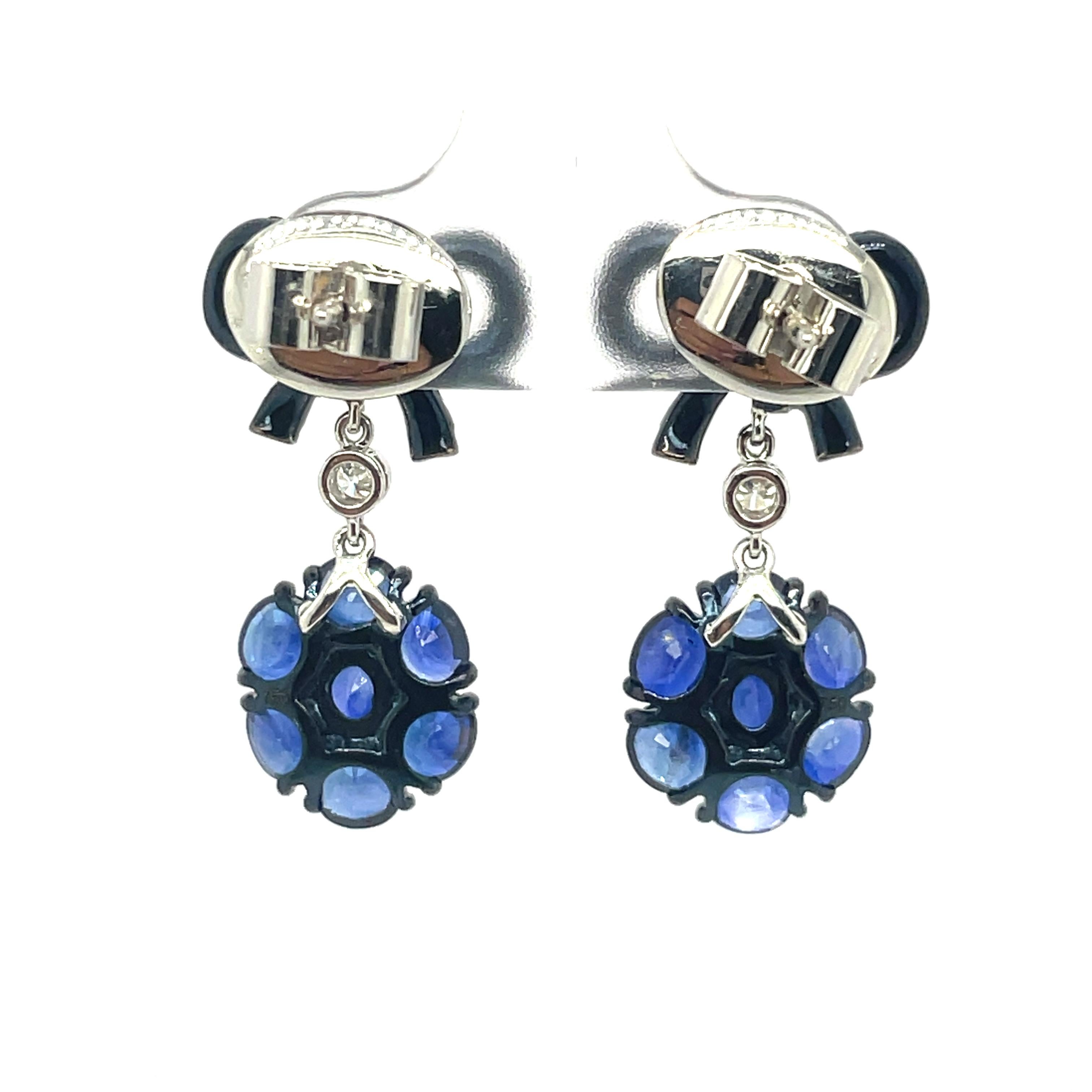 Orecchini a fiore con zaffiro blu in oro bianco 18 carati 4,07 diamanti rotondi in vendita 1