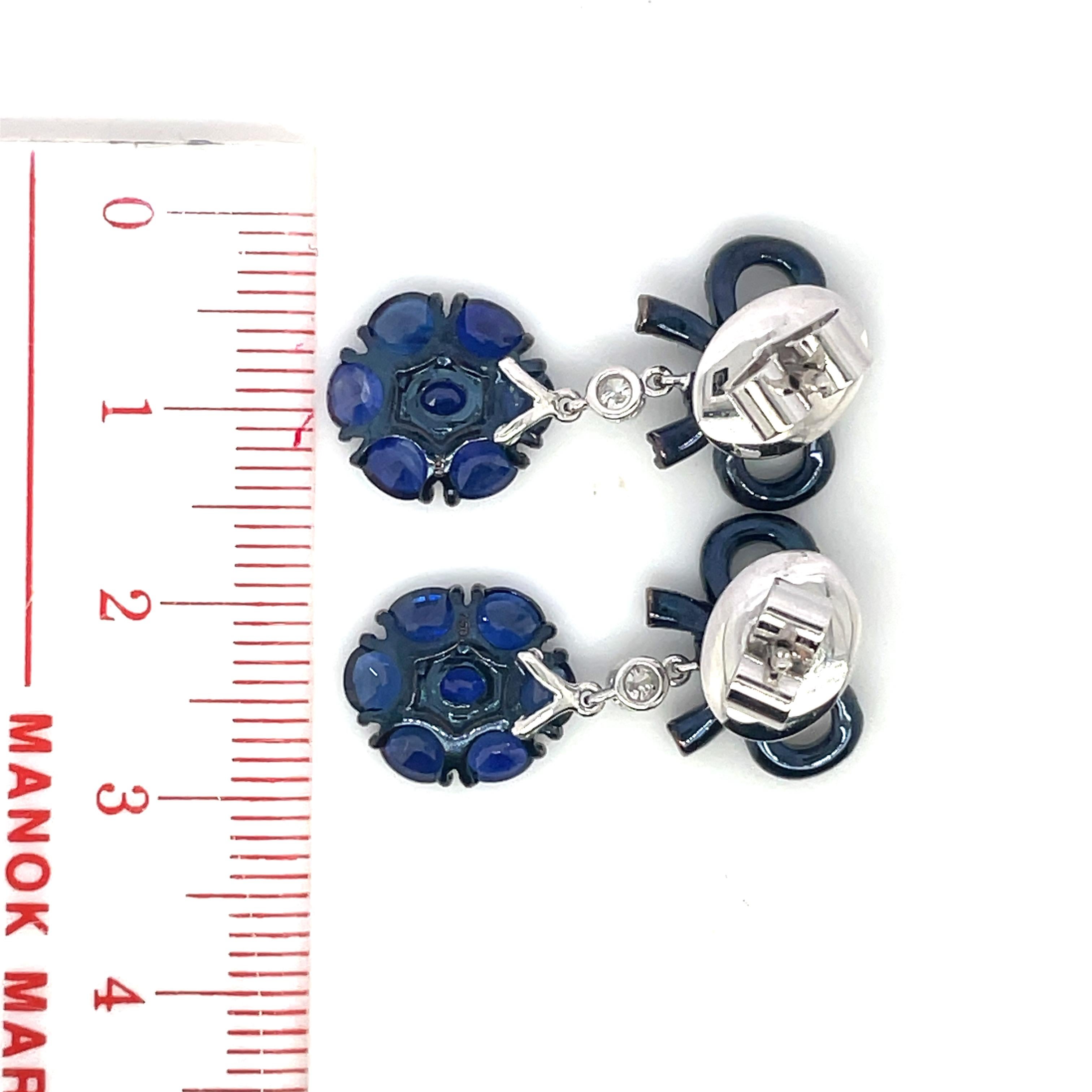 Orecchini a fiore con zaffiro blu in oro bianco 18 carati 4,07 diamanti rotondi in vendita 3