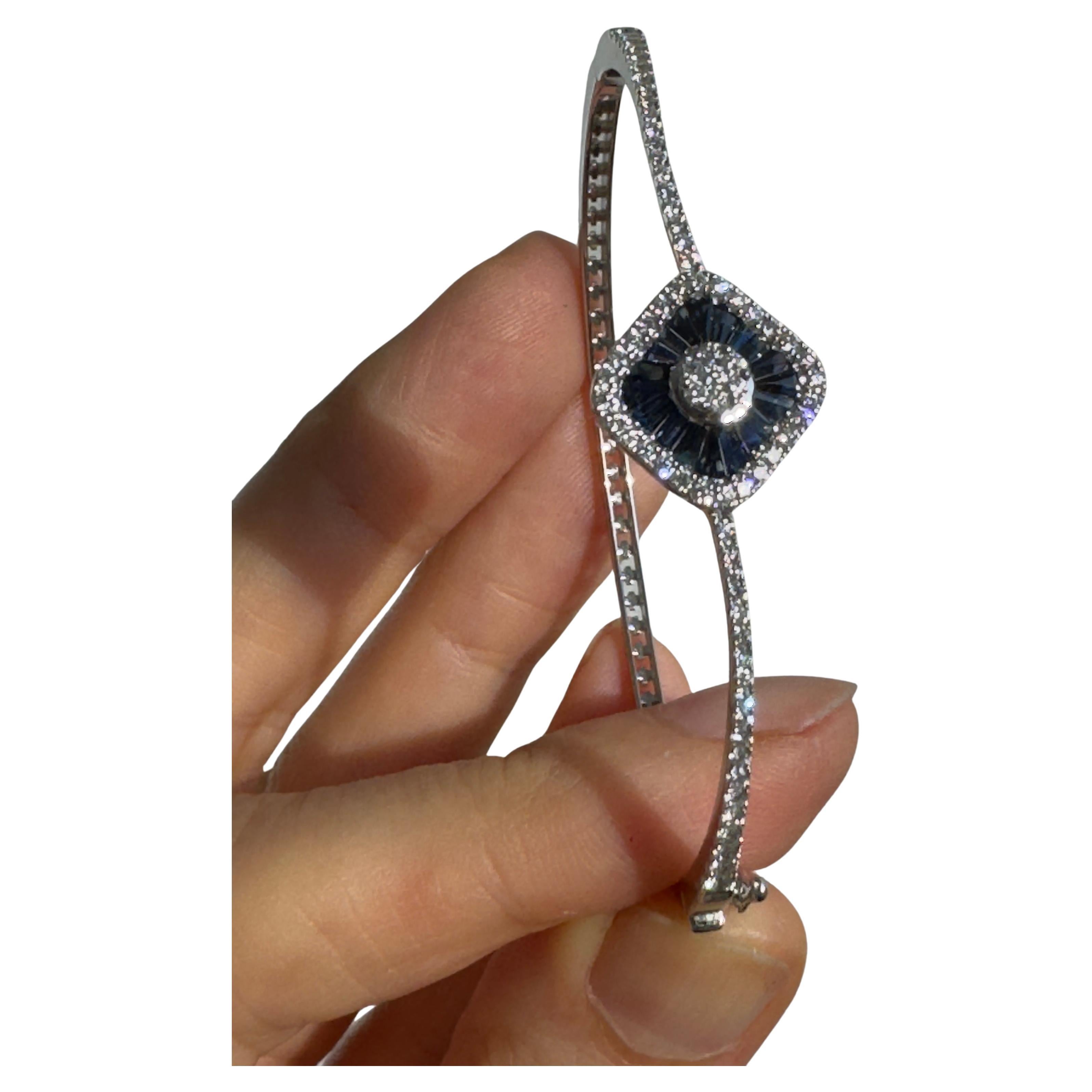 18K White Gold Blue Sapphire Diamond Bangle Bracelet In New Condition For Sale In Lake Worth, FL