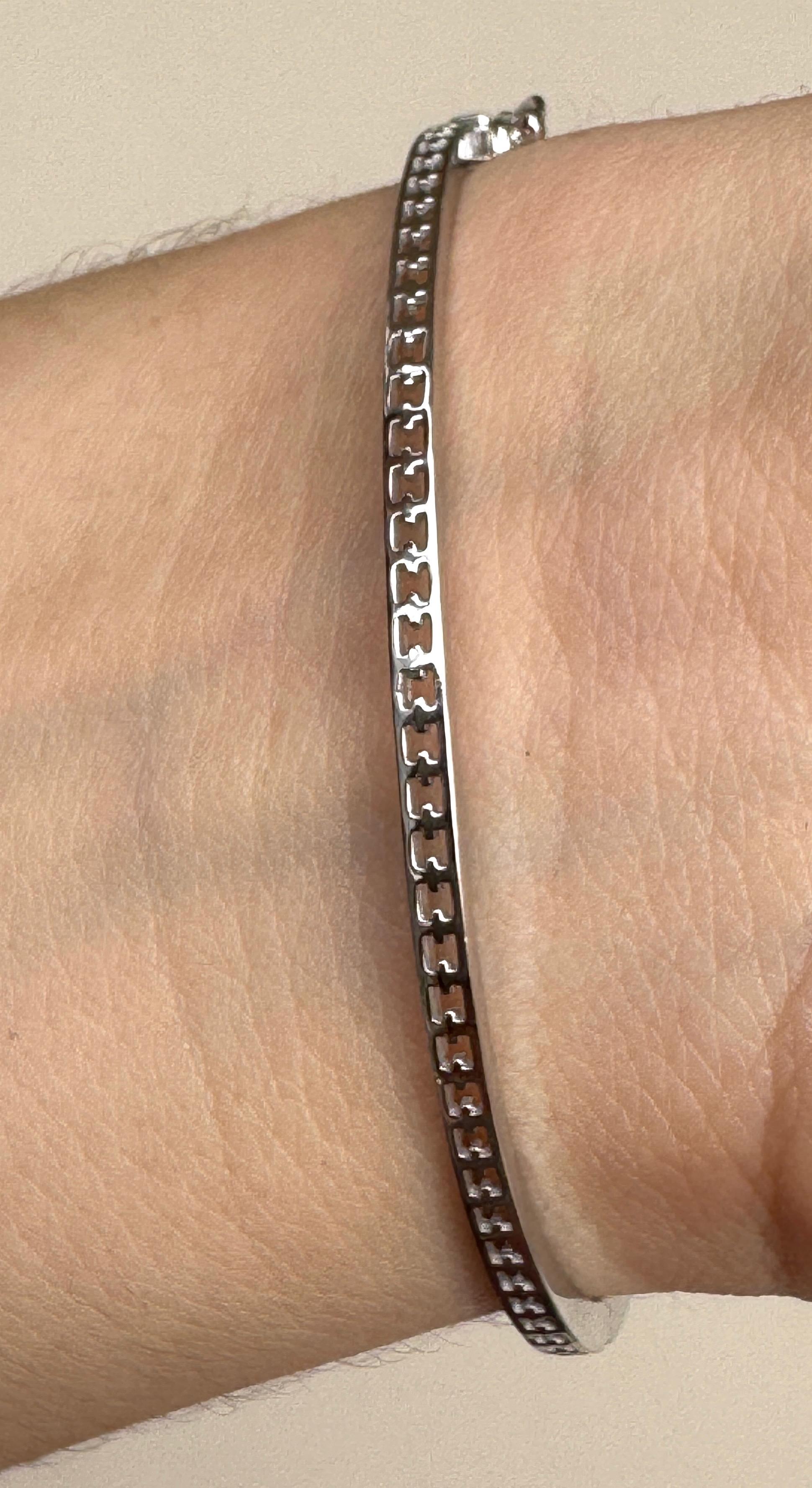 Women's 18K White Gold Blue Sapphire Diamond Bangle Bracelet For Sale