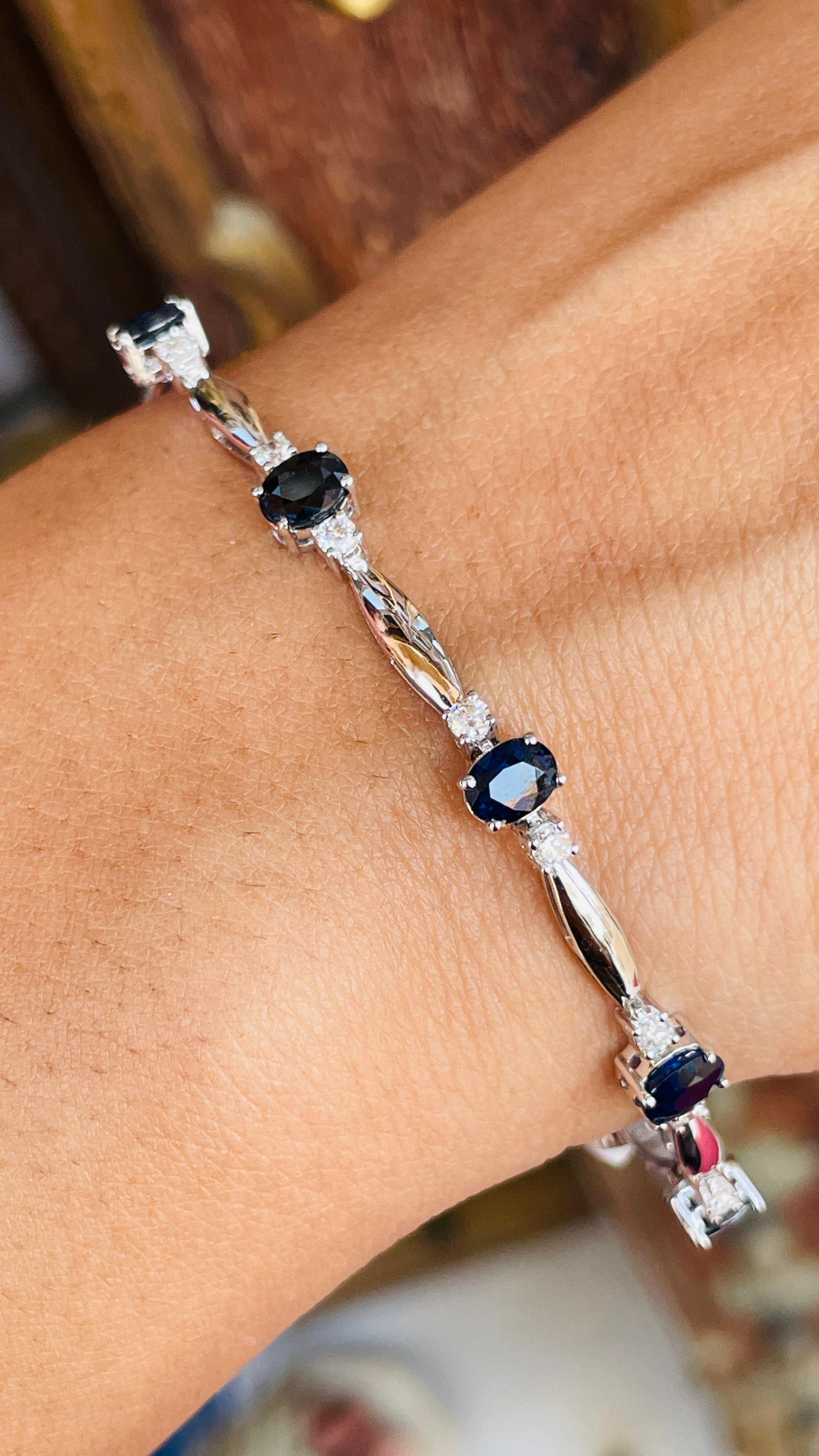 Bracelet en or blanc massif 18 carats avec saphirs bleus et diamants en vente 4