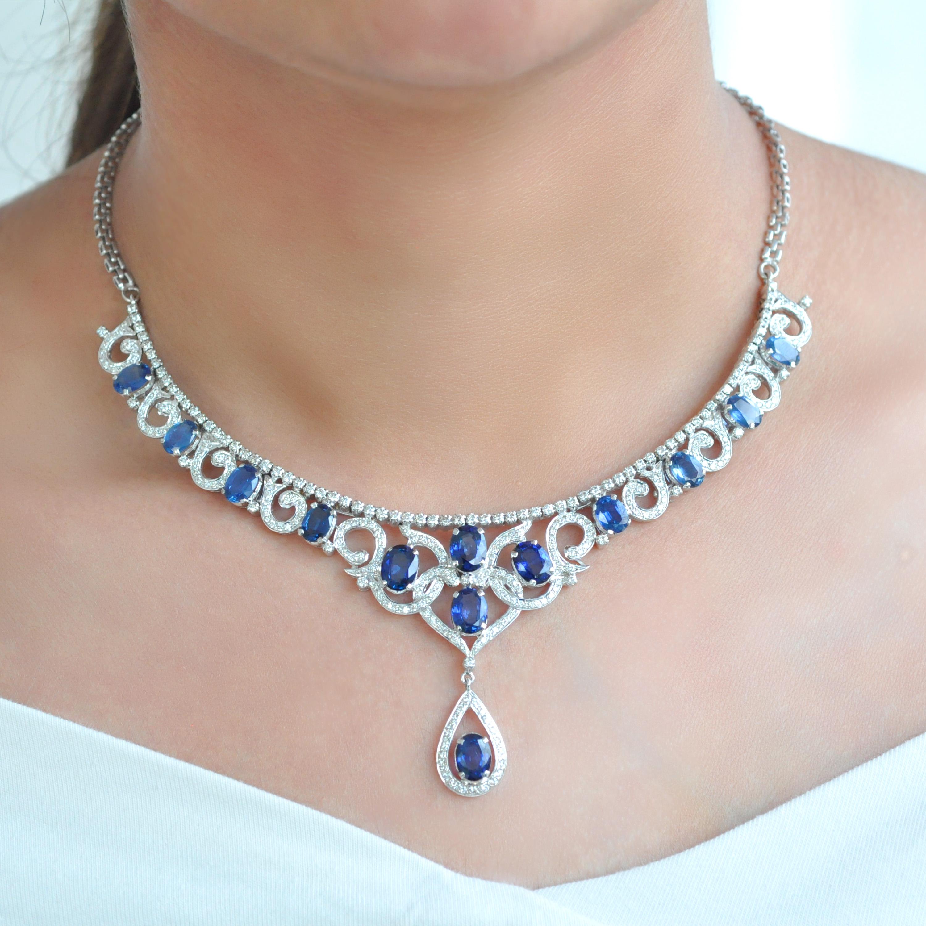 18K White Gold Blue Sapphire Diamond Classic Necklace Earrings Set In New Condition For Sale In Jaipur, Rajasthan