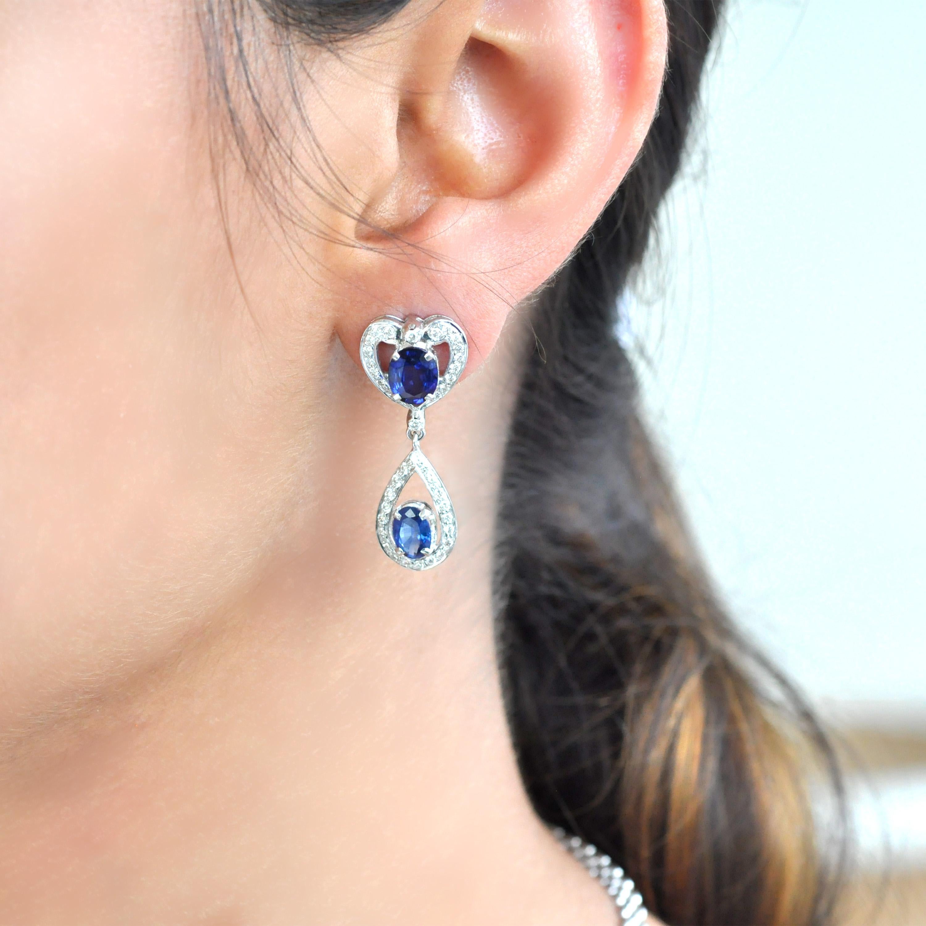 18K White Gold Blue Sapphire Diamond Classic Necklace Earrings Set For Sale 1