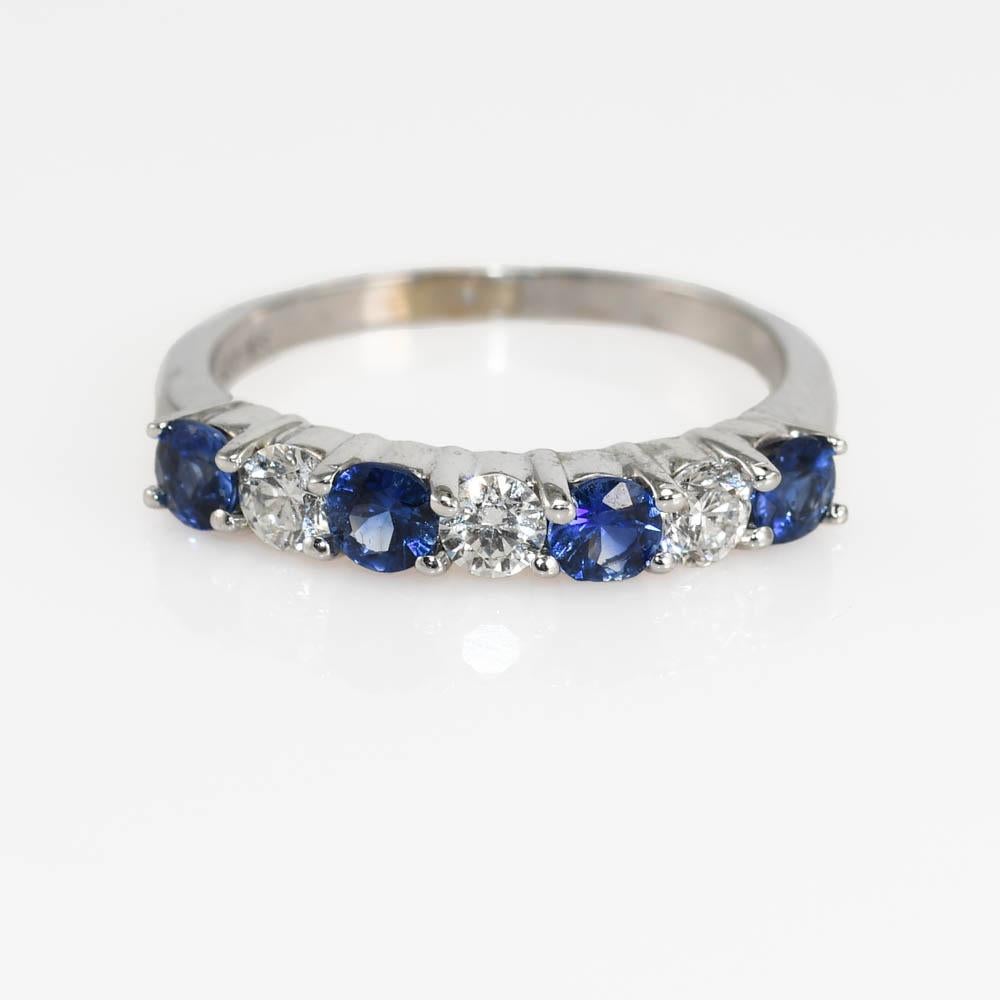 Brilliant Cut 18K White Gold Blue Sapphire & Diamond Ring, 3.7g For Sale