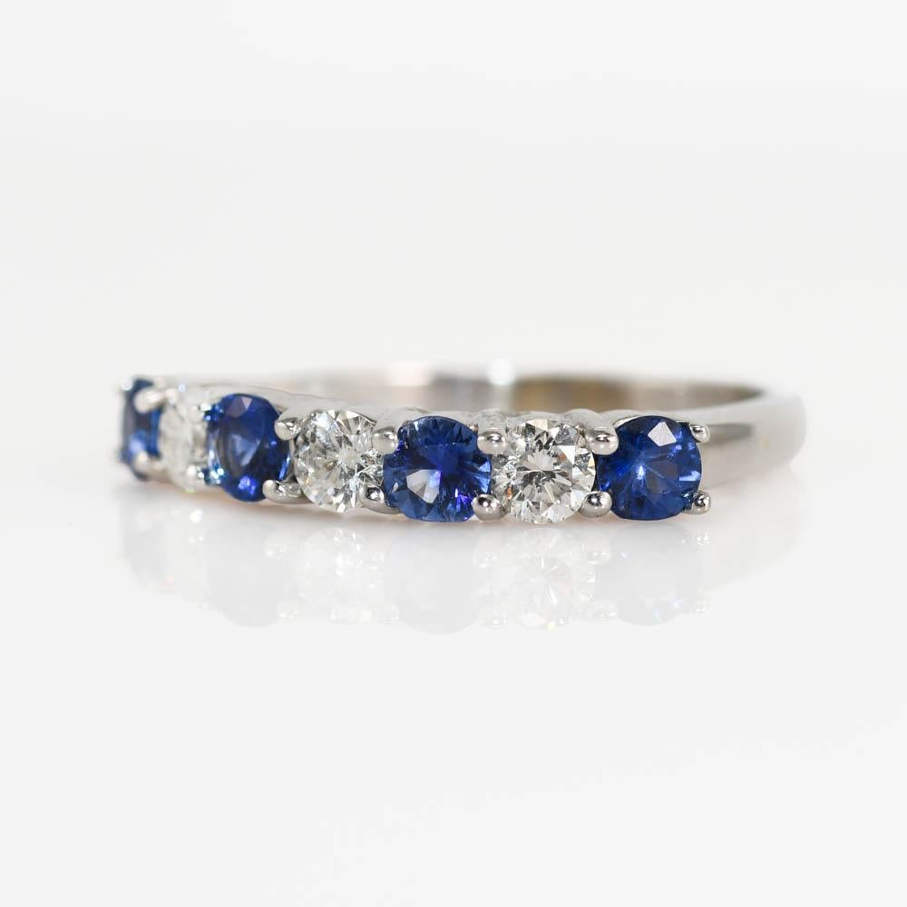 18K White Gold Blue Sapphire & Diamond Ring, 3.7g In Excellent Condition For Sale In Laguna Beach, CA