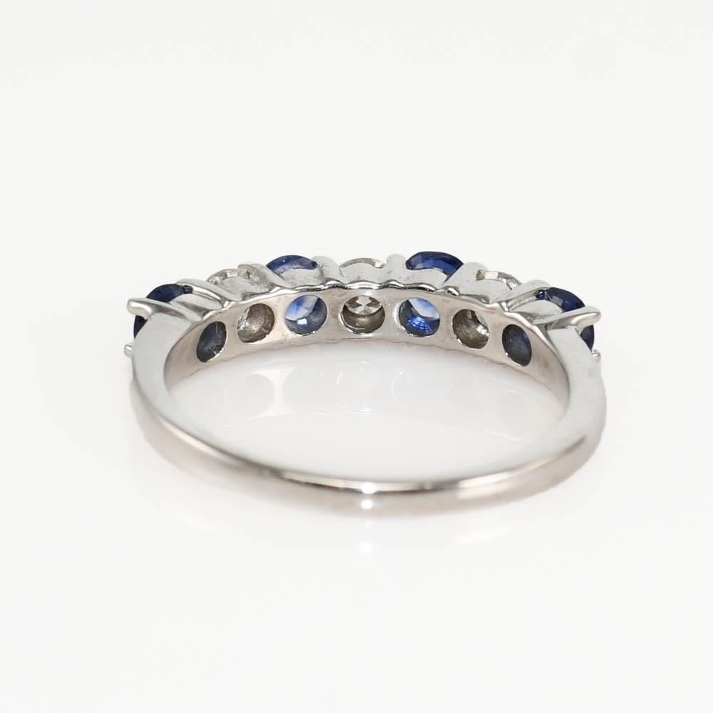 Women's or Men's 18K White Gold Blue Sapphire & Diamond Ring, 3.7g For Sale