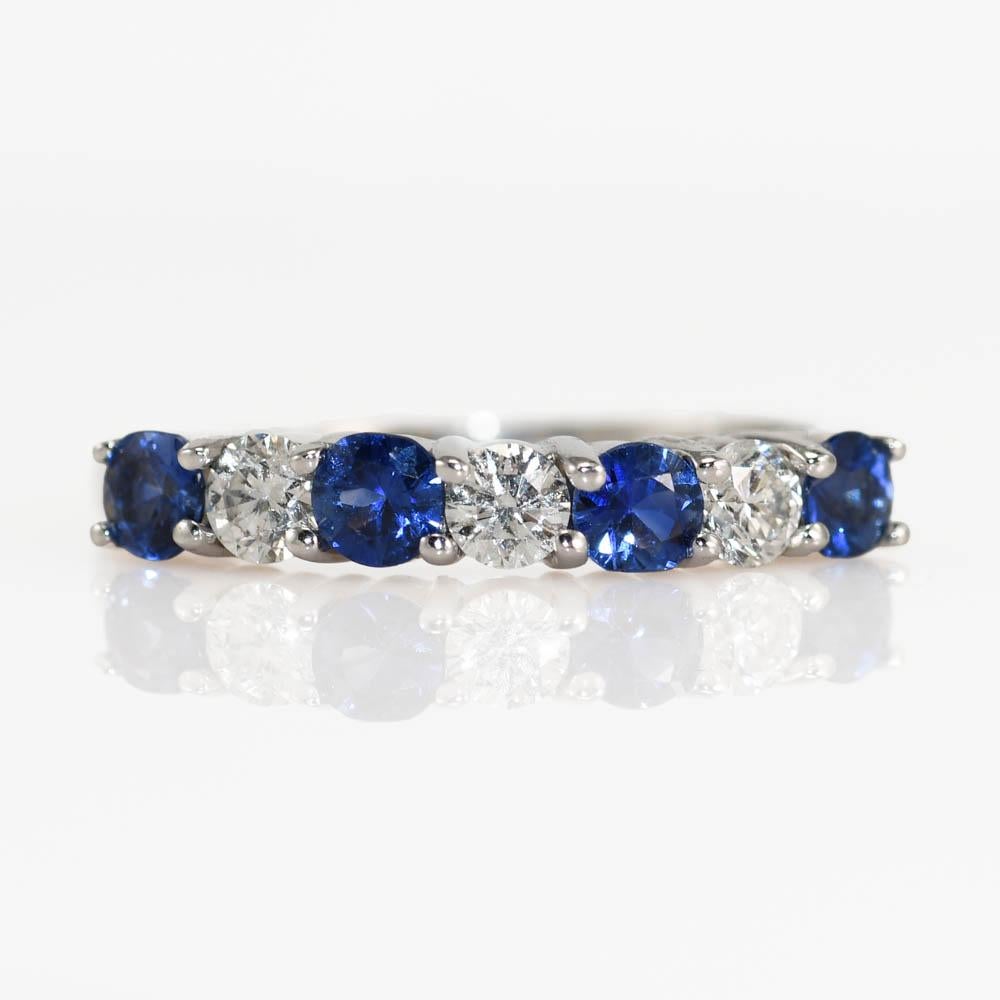 18K White Gold Blue Sapphire & Diamond Ring, 3.7g For Sale 2
