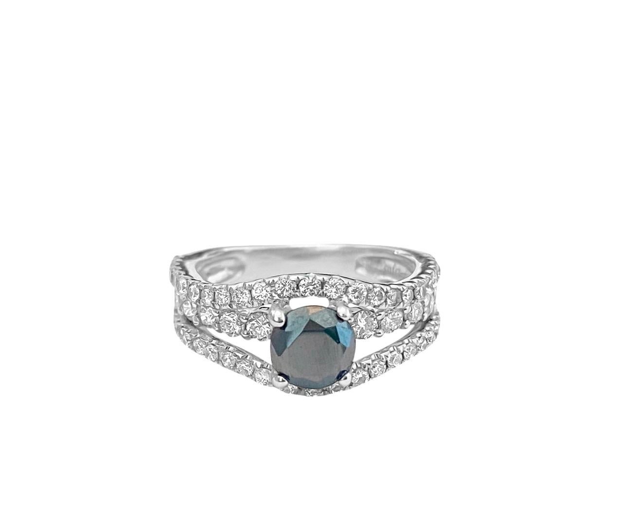 18k White Gold, Blue Sapphire & Diamond Ring For Her In Excellent Condition For Sale In Miami, FL