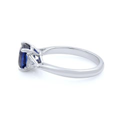 18 Karat White Gold Blue Sapphire Diamonds Engagement Ring
