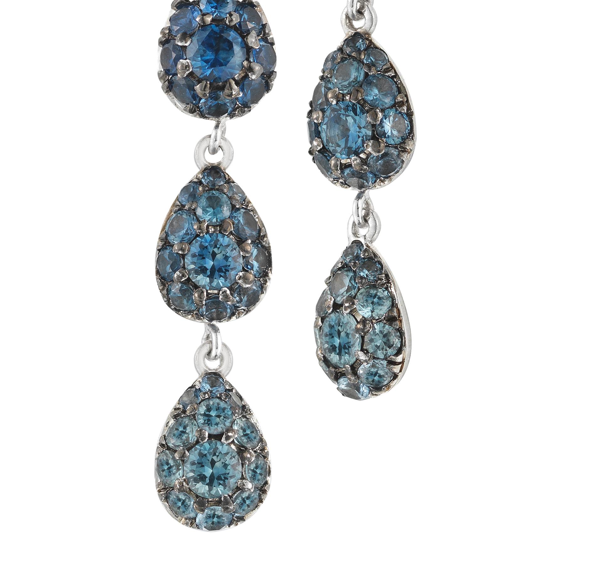 18 Karat White Gold Blue Sapphire Drop Earrings In New Condition For Sale In New York, NY