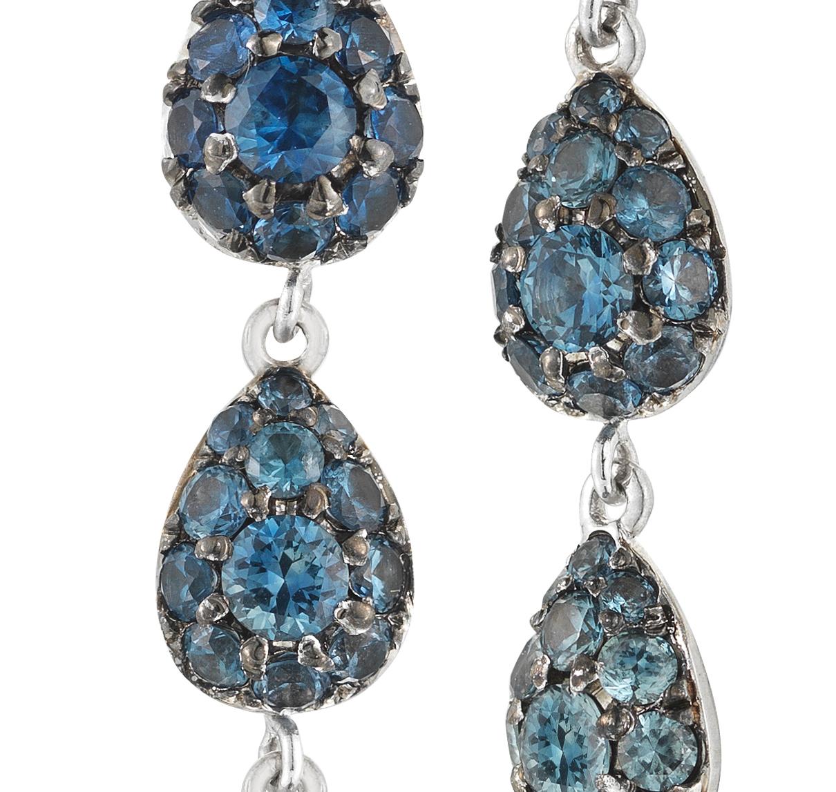Women's or Men's 18 Karat White Gold Blue Sapphire Drop Earrings For Sale