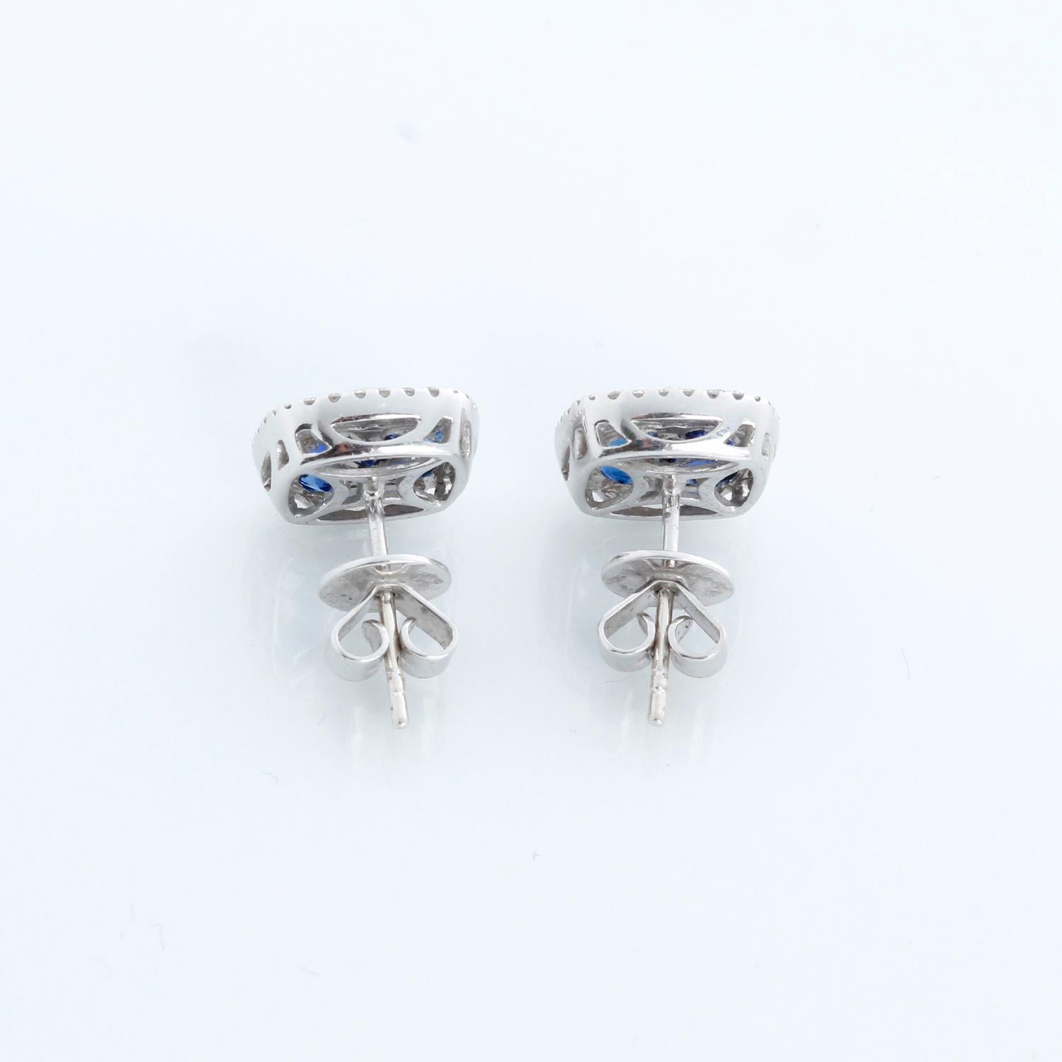 Boucles d'oreilles saphir bleu en or blanc 18K Excellent état - En vente à Dallas, TX