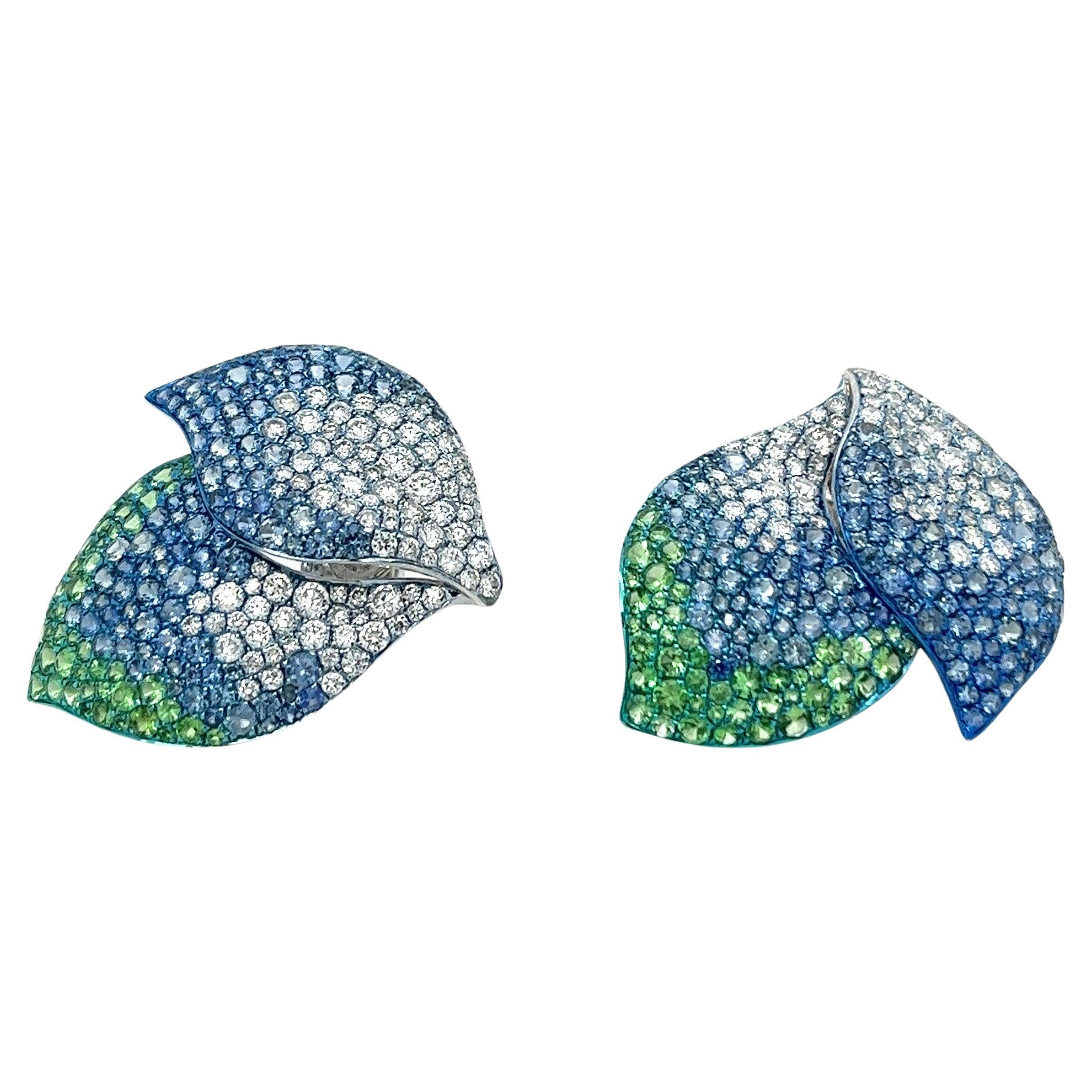 Boucles d'oreilles en or blanc 18 carats, saphir bleu et grenat vert avec diamants