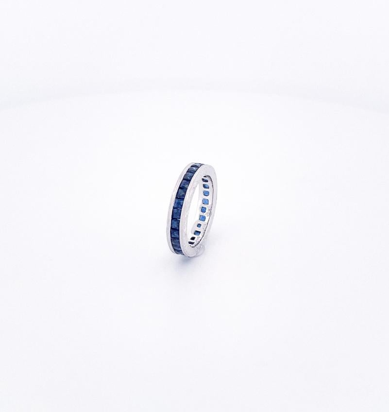 18k White Gold Blue Sapphire Eternity Ring In Excellent Condition For Sale In Dallas, TX