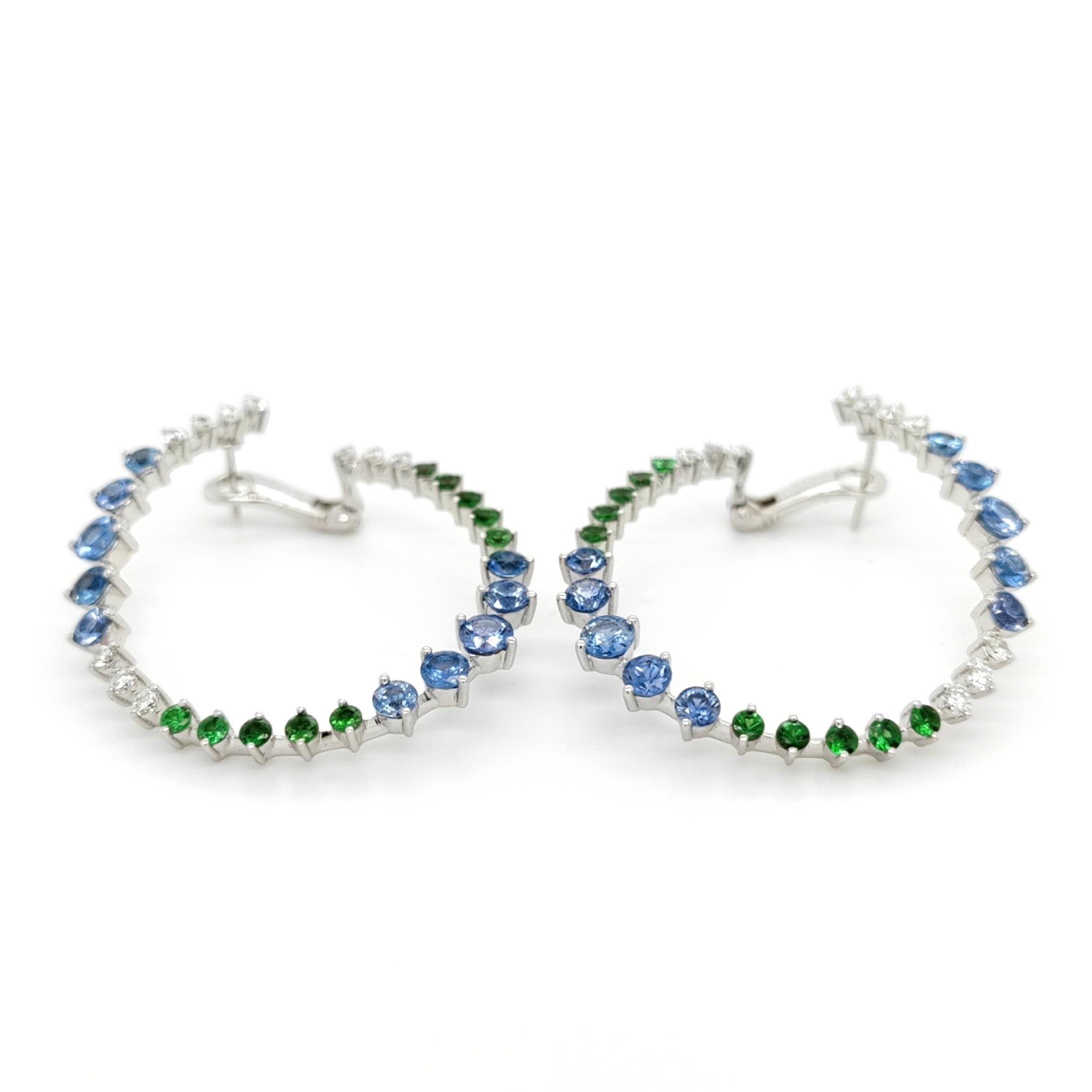 Round Cut 18K White Gold Blue Sapphire & Green Garnet Diamond Hoop Earrings For Sale