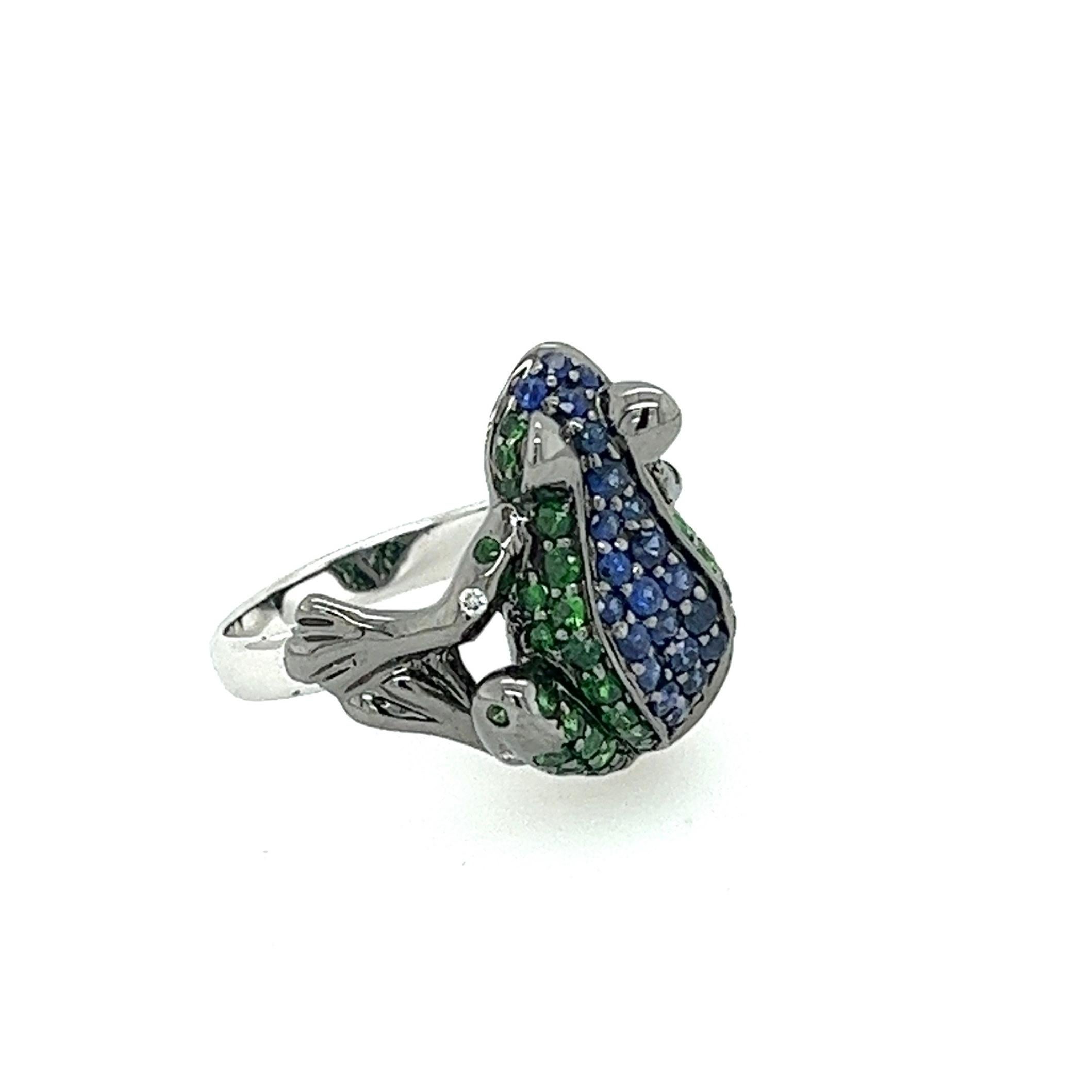 Round Cut 18K White Gold Blue Sapphire & Green Garnet Frog Ring with Diamonds For Sale