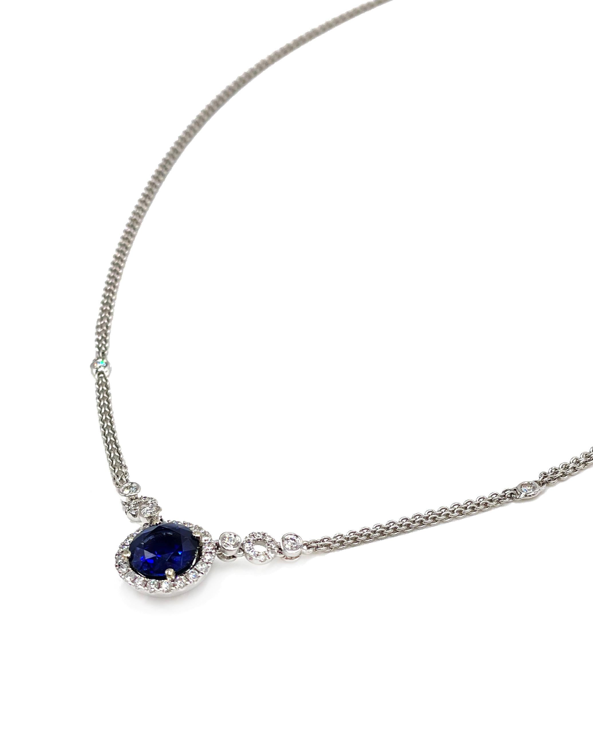 Round Cut 18K White Gold Blue Sapphire Halo Necklace For Sale