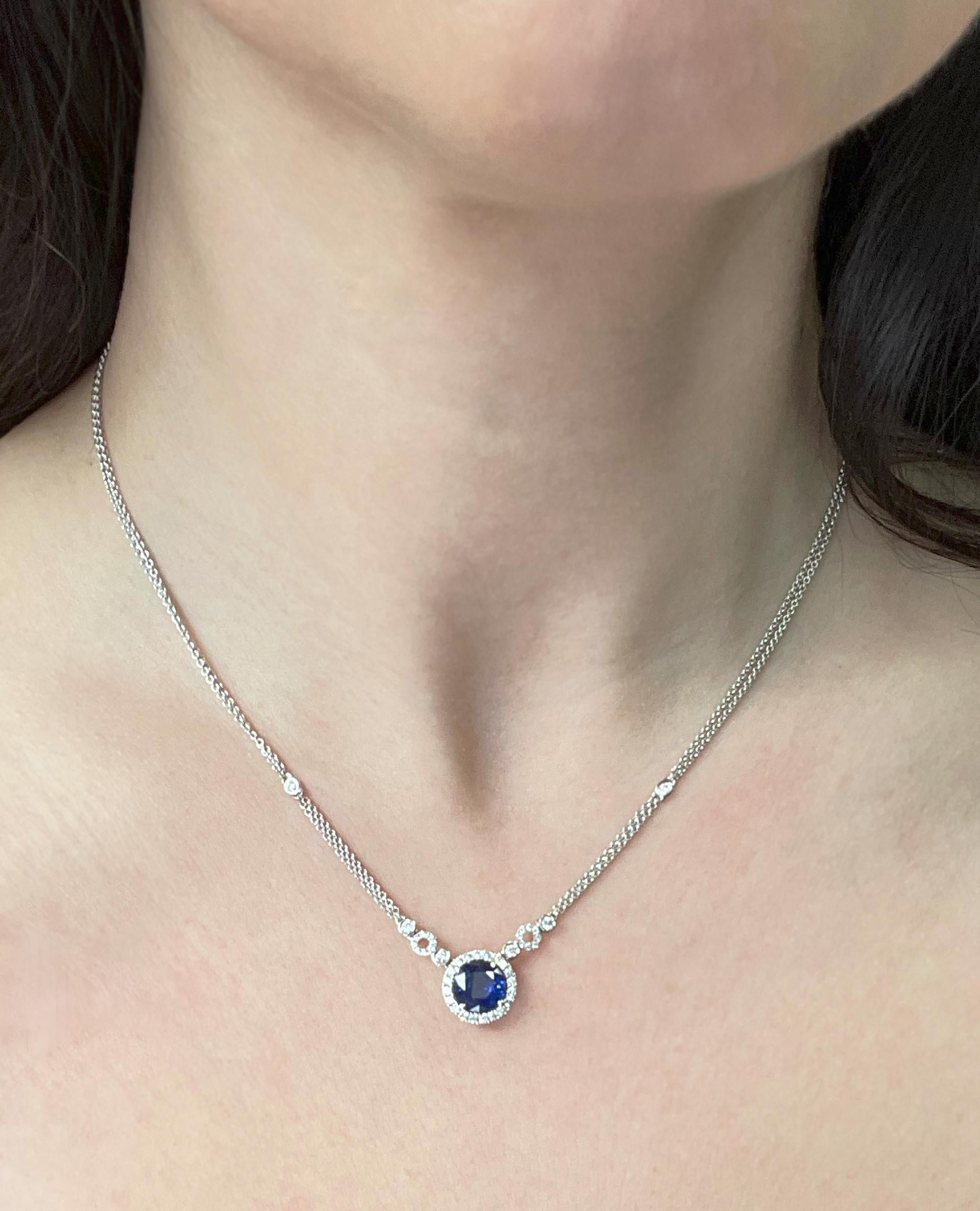 18K White Gold Blue Sapphire Halo Necklace In New Condition For Sale In Old Tappan, NJ