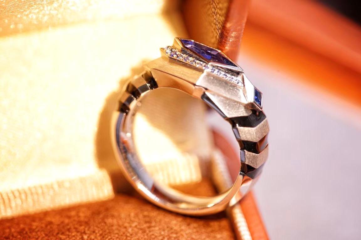 Modern 18K White Gold Blue Sapphire & Onyx Snake Year Ring For Sale